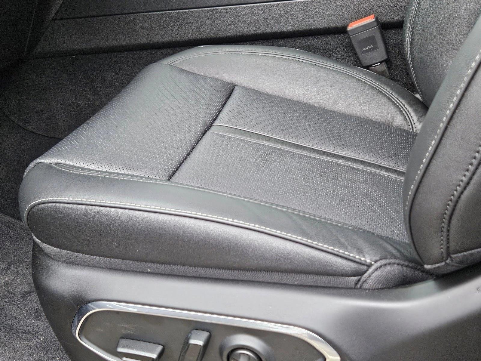 Thumbnail: 2026 Jeep Grand Wagoneer - 3