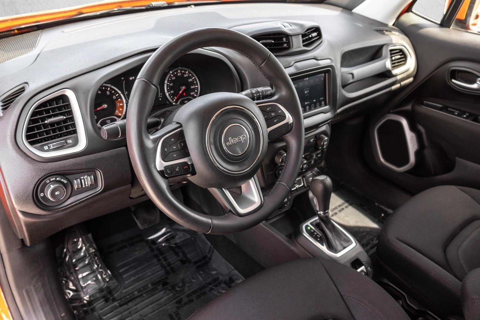 Thumbnail: 2019 Jeep Renegade - 3