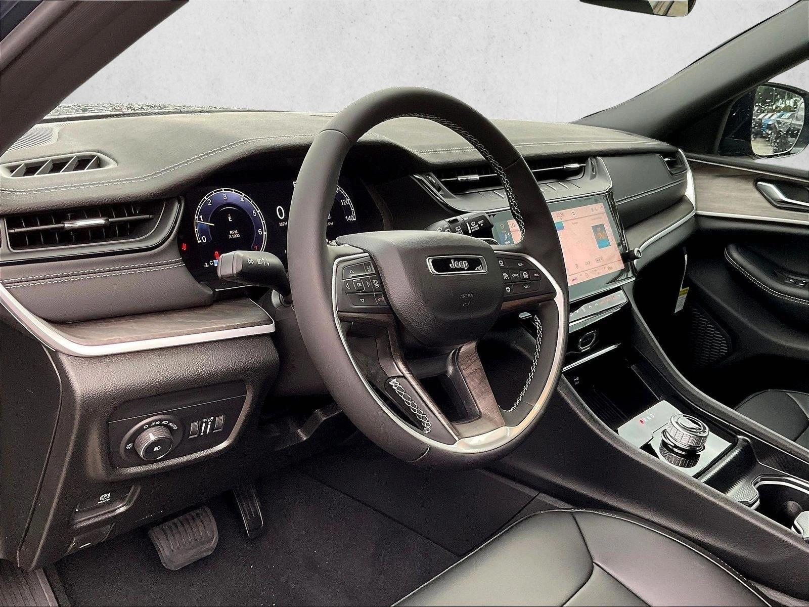 Thumbnail: 2027 Jeep Grand Cherokee - 4