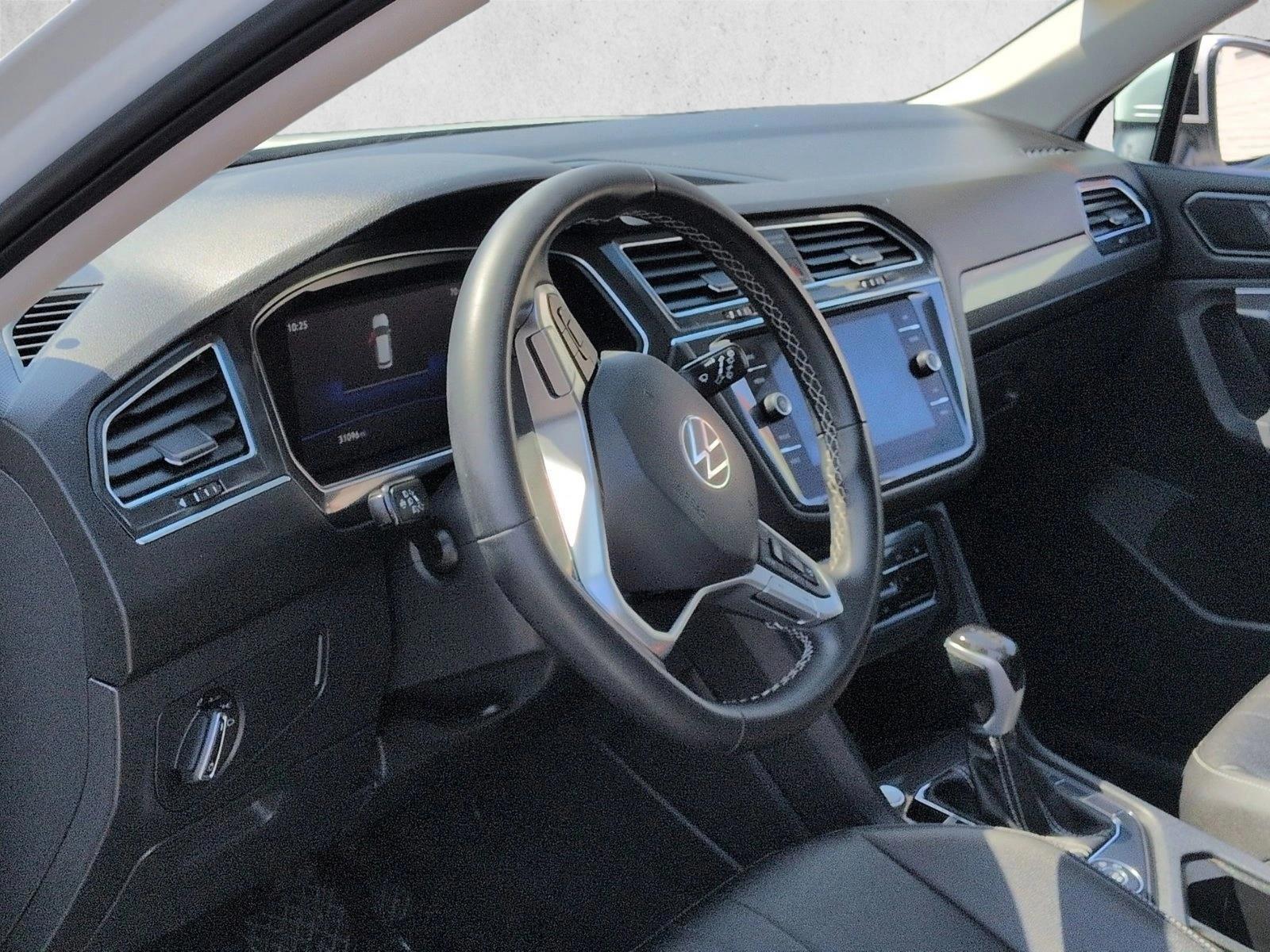 Thumbnail: 2023 Volkswagen Tiguan - 3