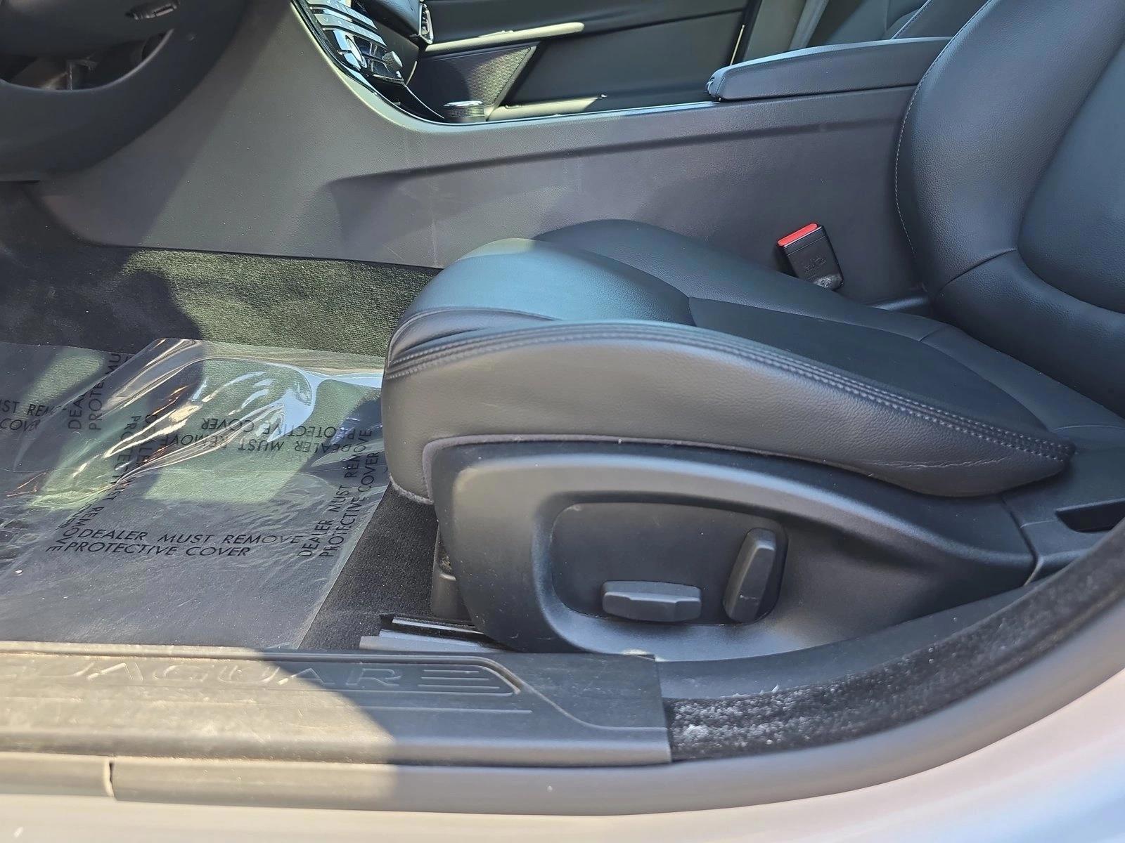 Thumbnail: 2017 Jaguar XE - 5