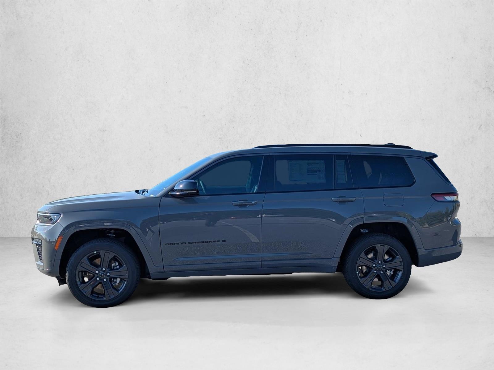 Thumbnail: 2027 Jeep Grand Cherokee L - 2