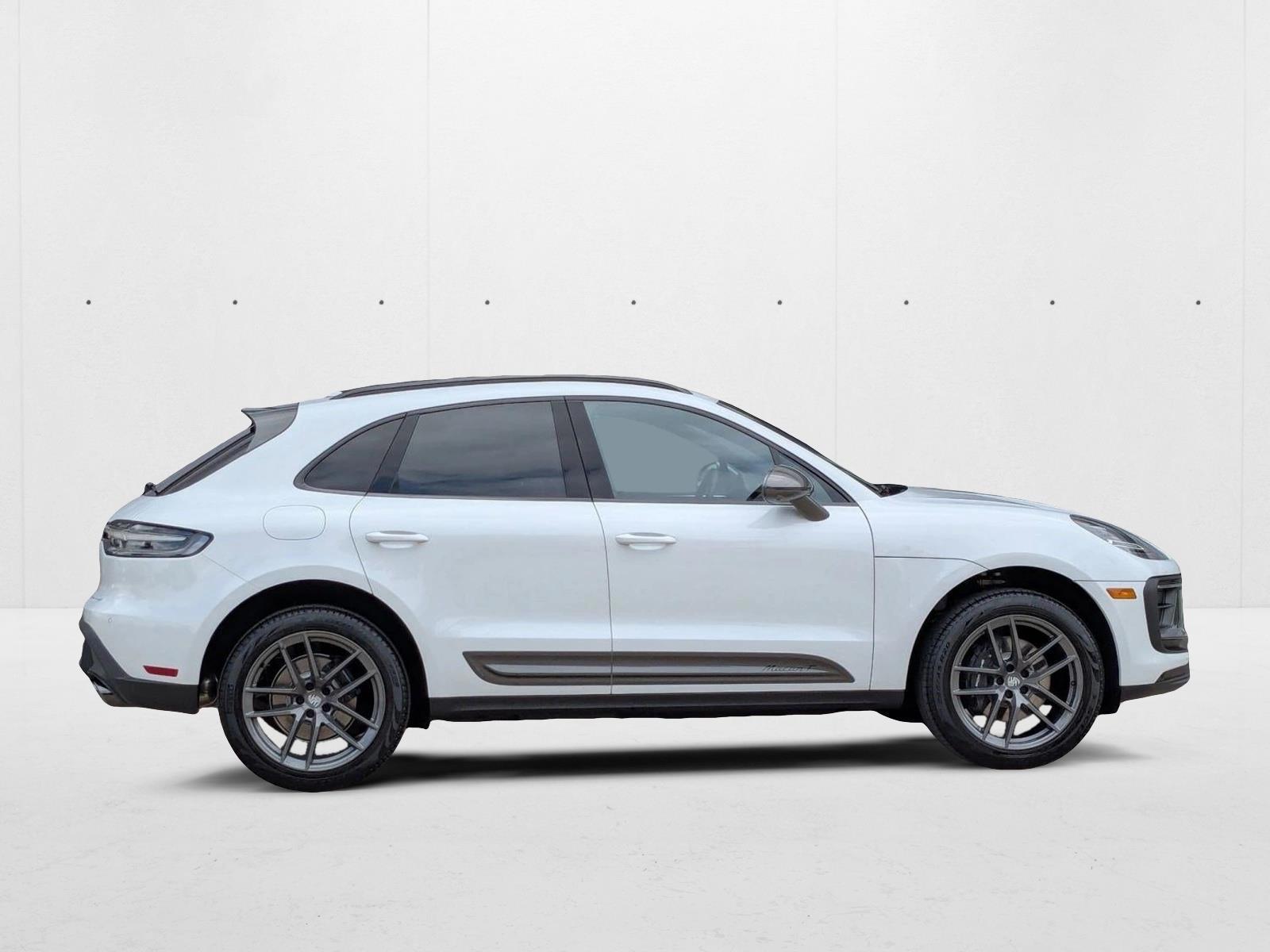 2026 Porsche Macan T - Photo 8