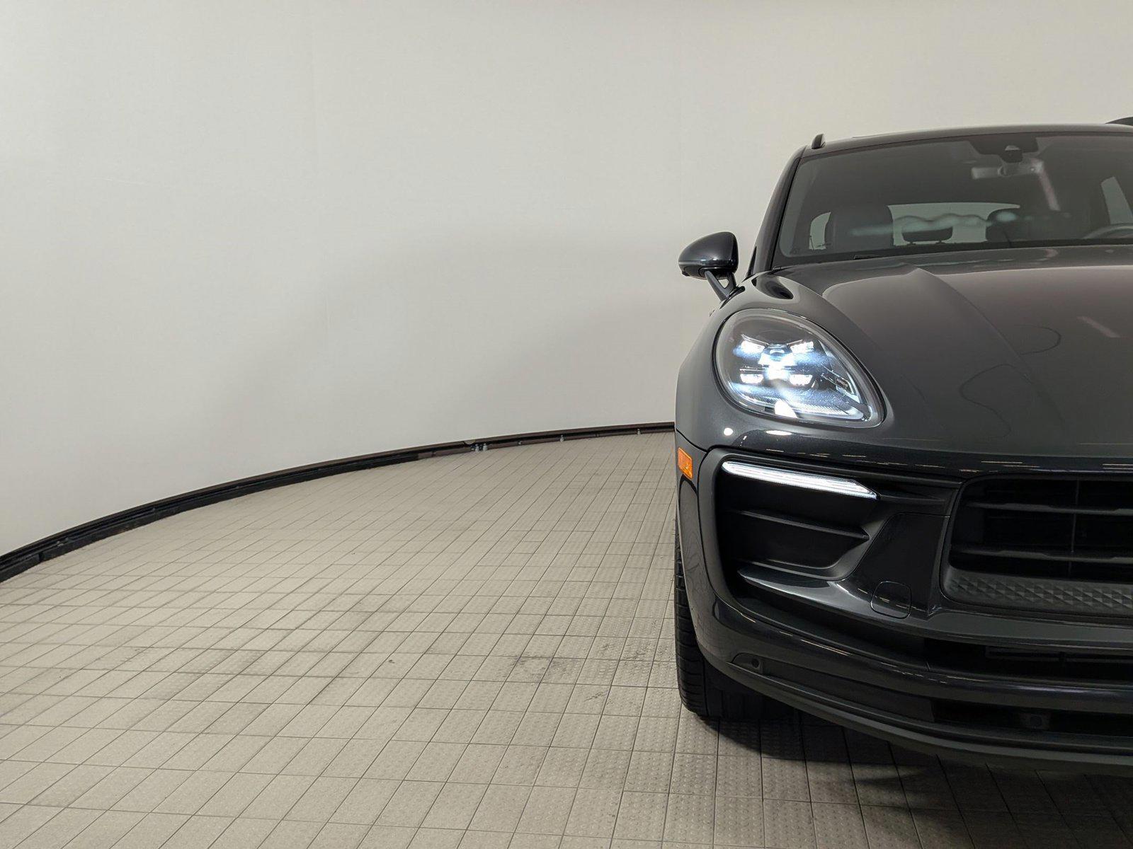 2026 Porsche Macan T - Photo 12