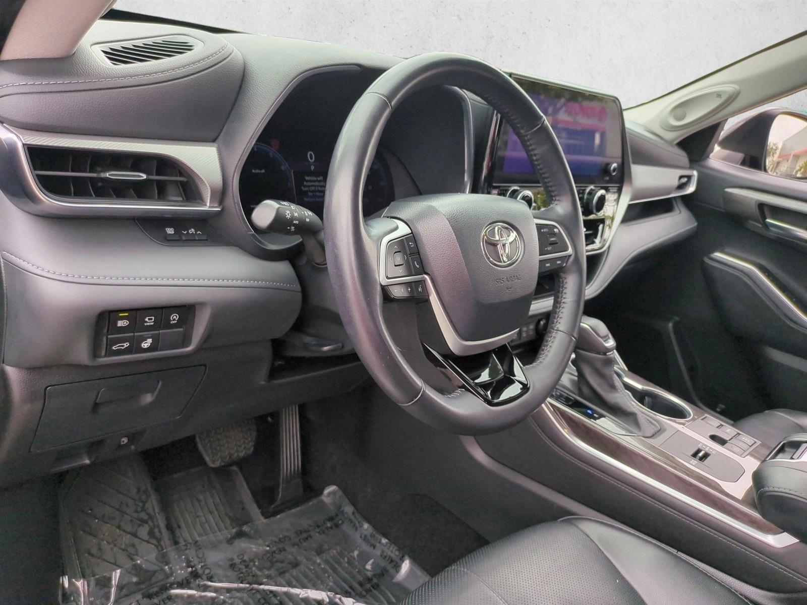 Thumbnail: 2024 Toyota Highlander - 3