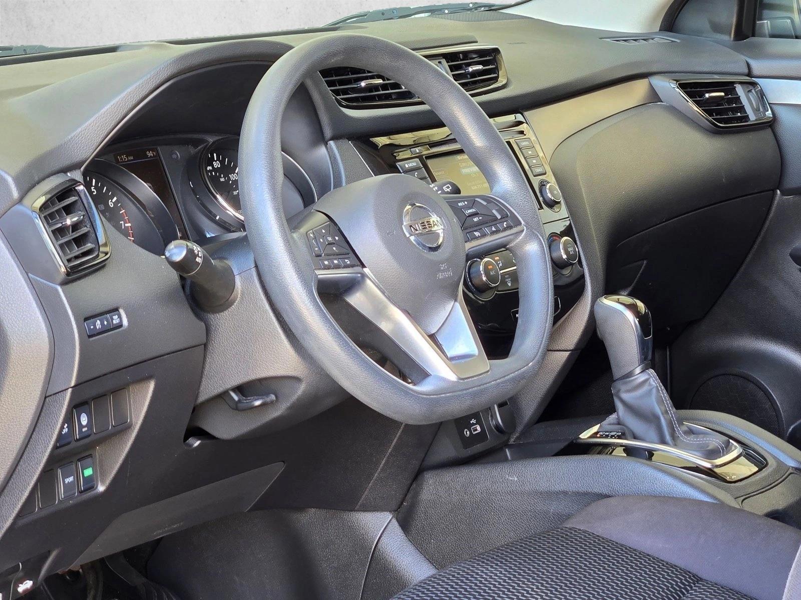 Thumbnail: 2020 Nissan Rogue Sport - 3