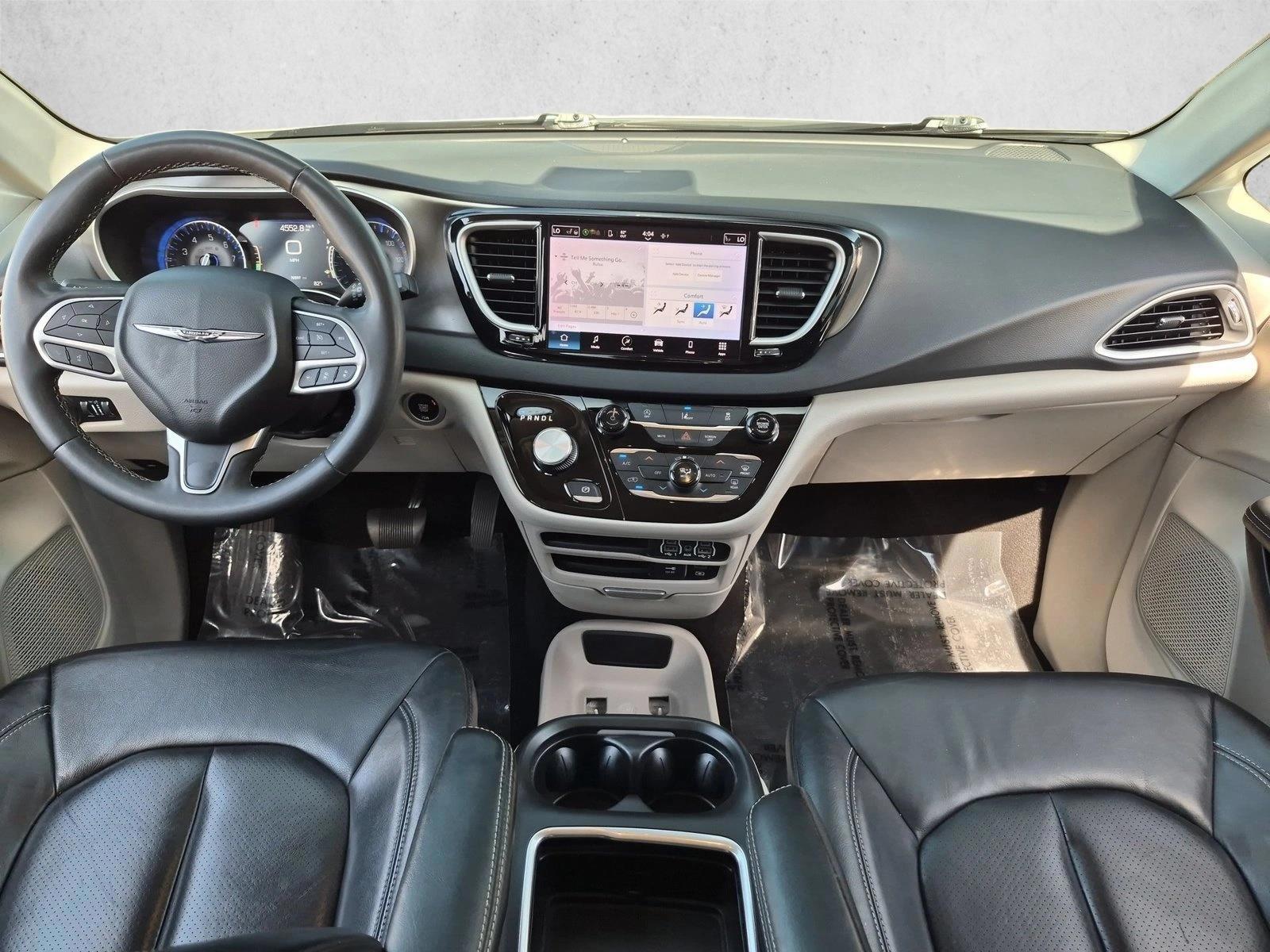 Thumbnail: 2022 Chrysler Pacifica - 3
