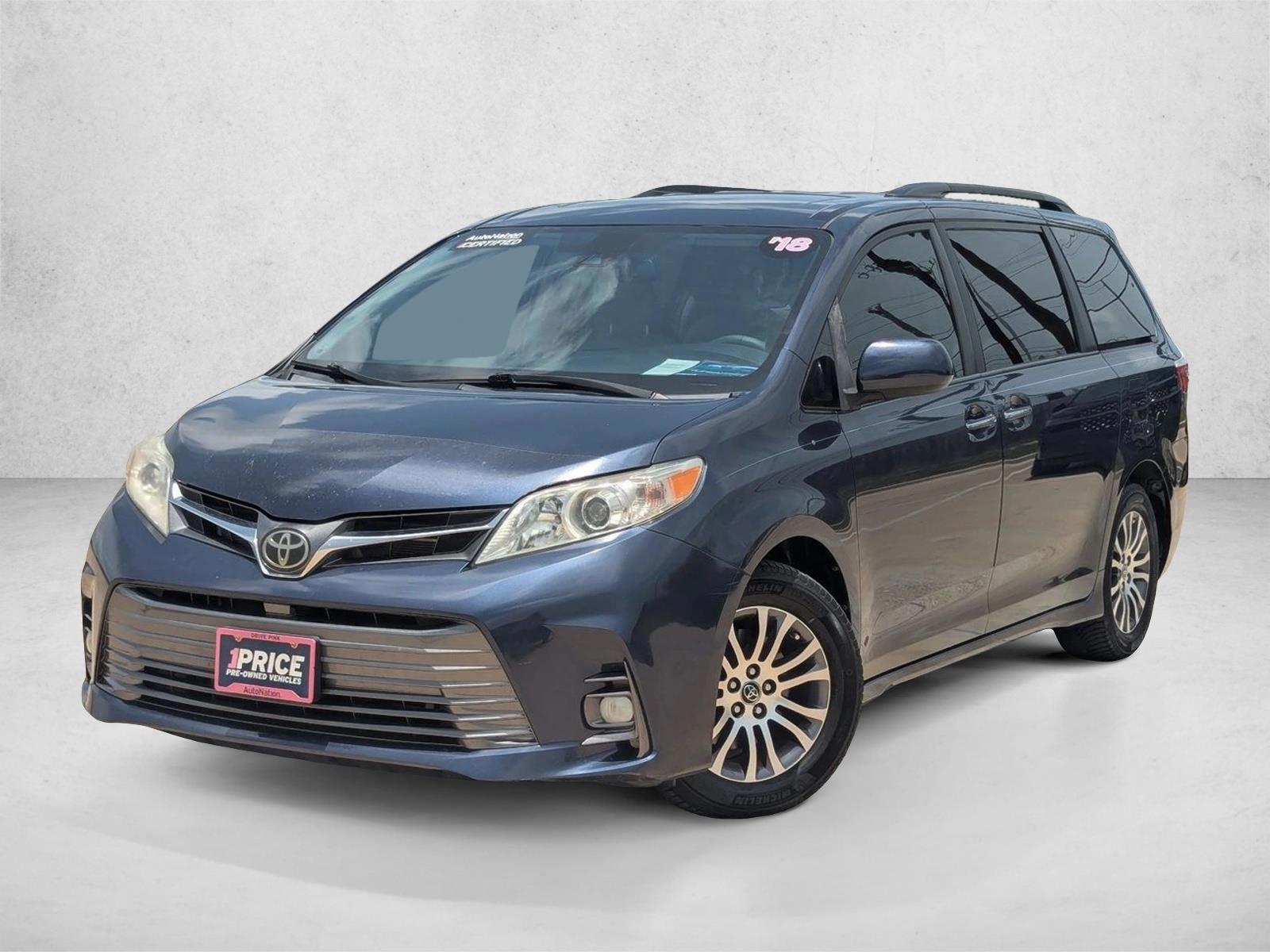 Thumbnail: 2018 Toyota Sienna - 1