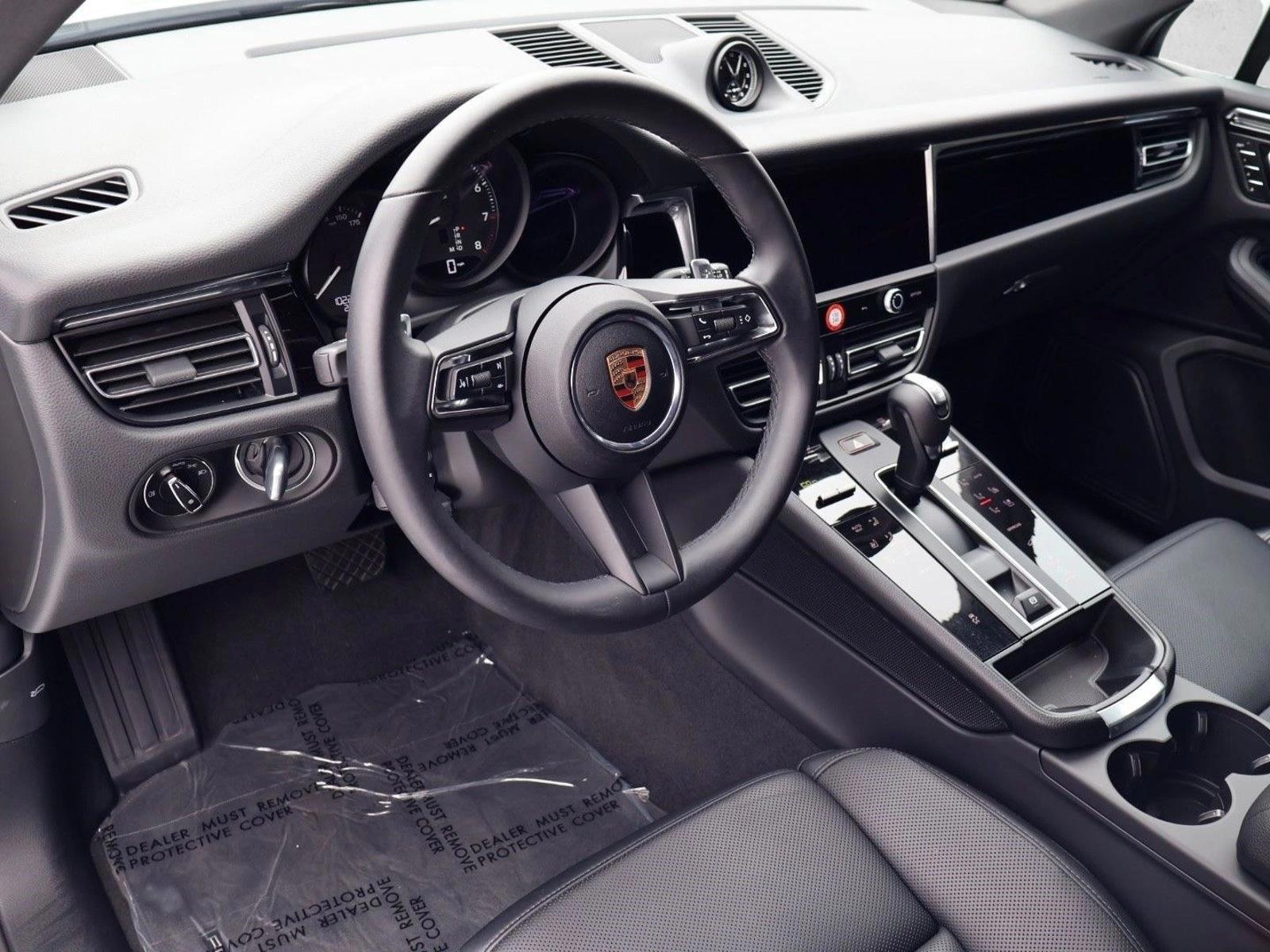 Thumbnail: 2025 Porsche Macan - 3