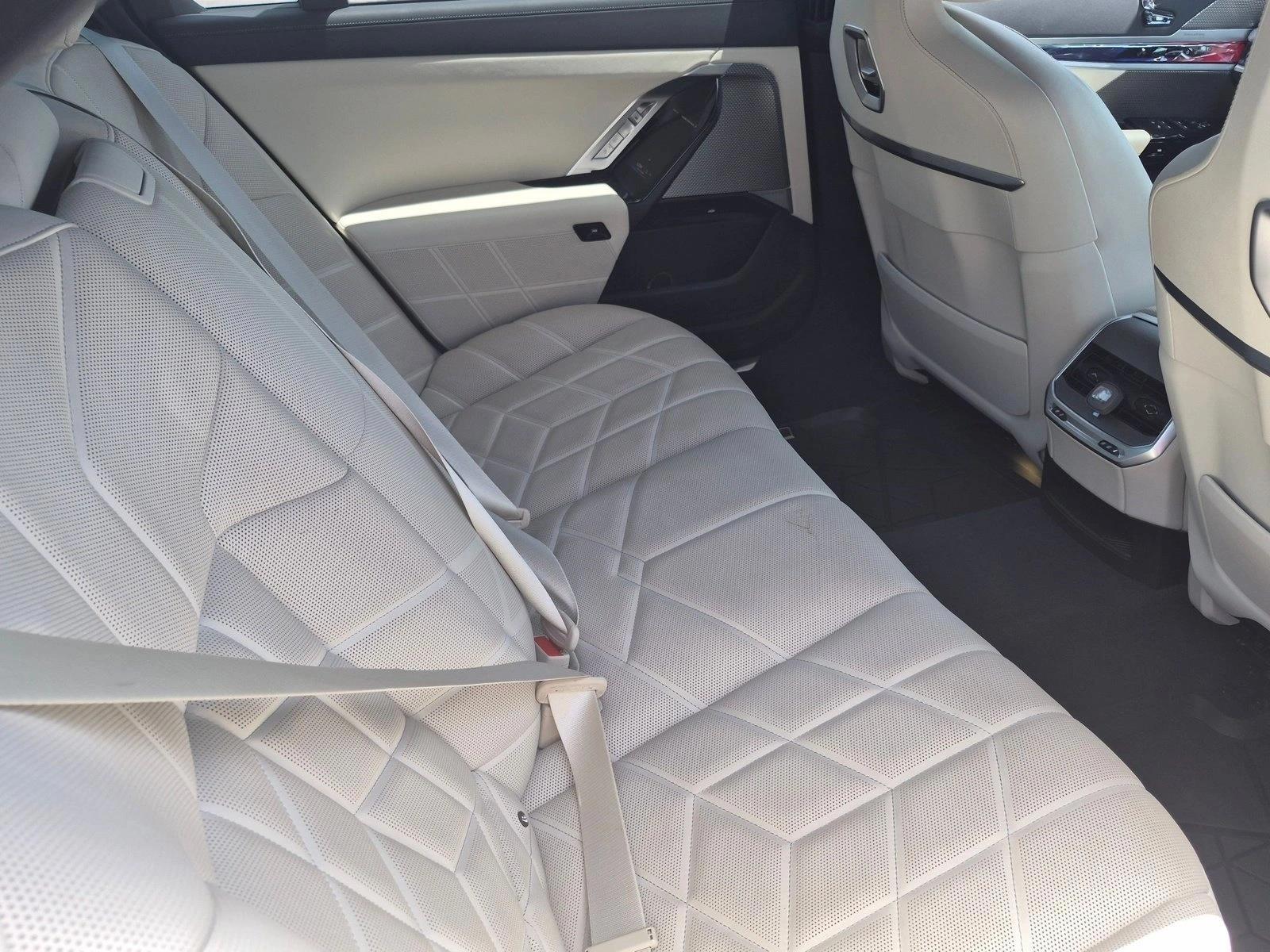 2023 BMW 7 Series 740i - Photo 18