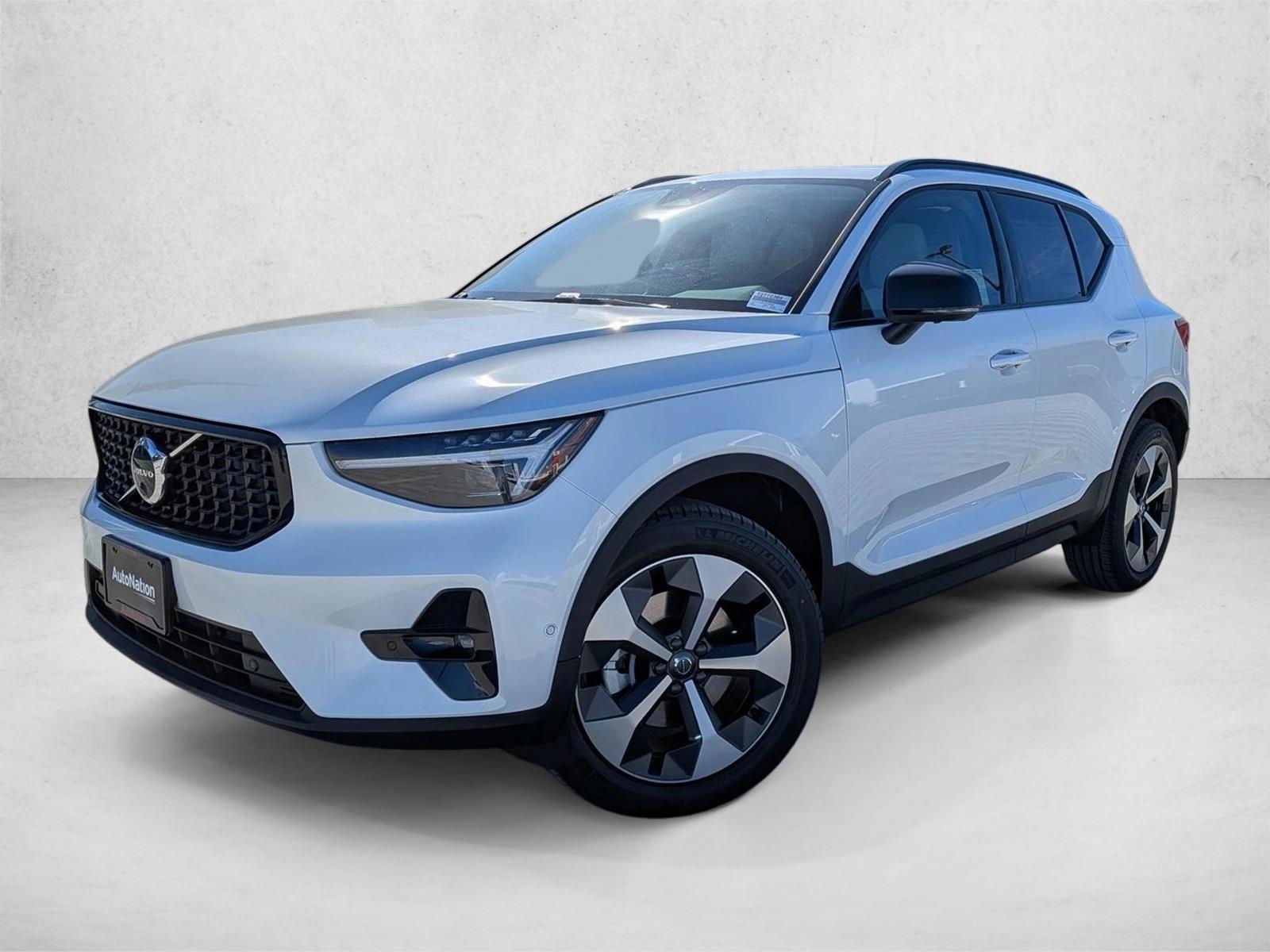 Thumbnail: 2026 Volvo XC40 - 1