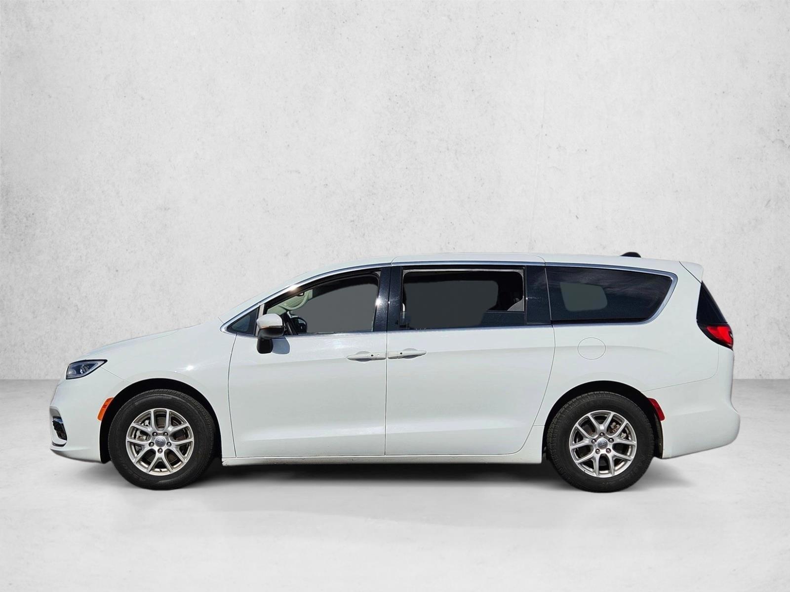 Thumbnail: 2023 Chrysler Pacifica - 2