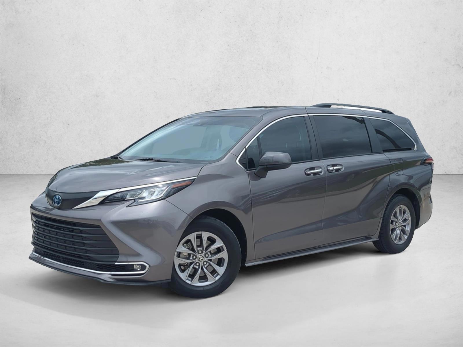 Thumbnail: 2022 Toyota Sienna - 1