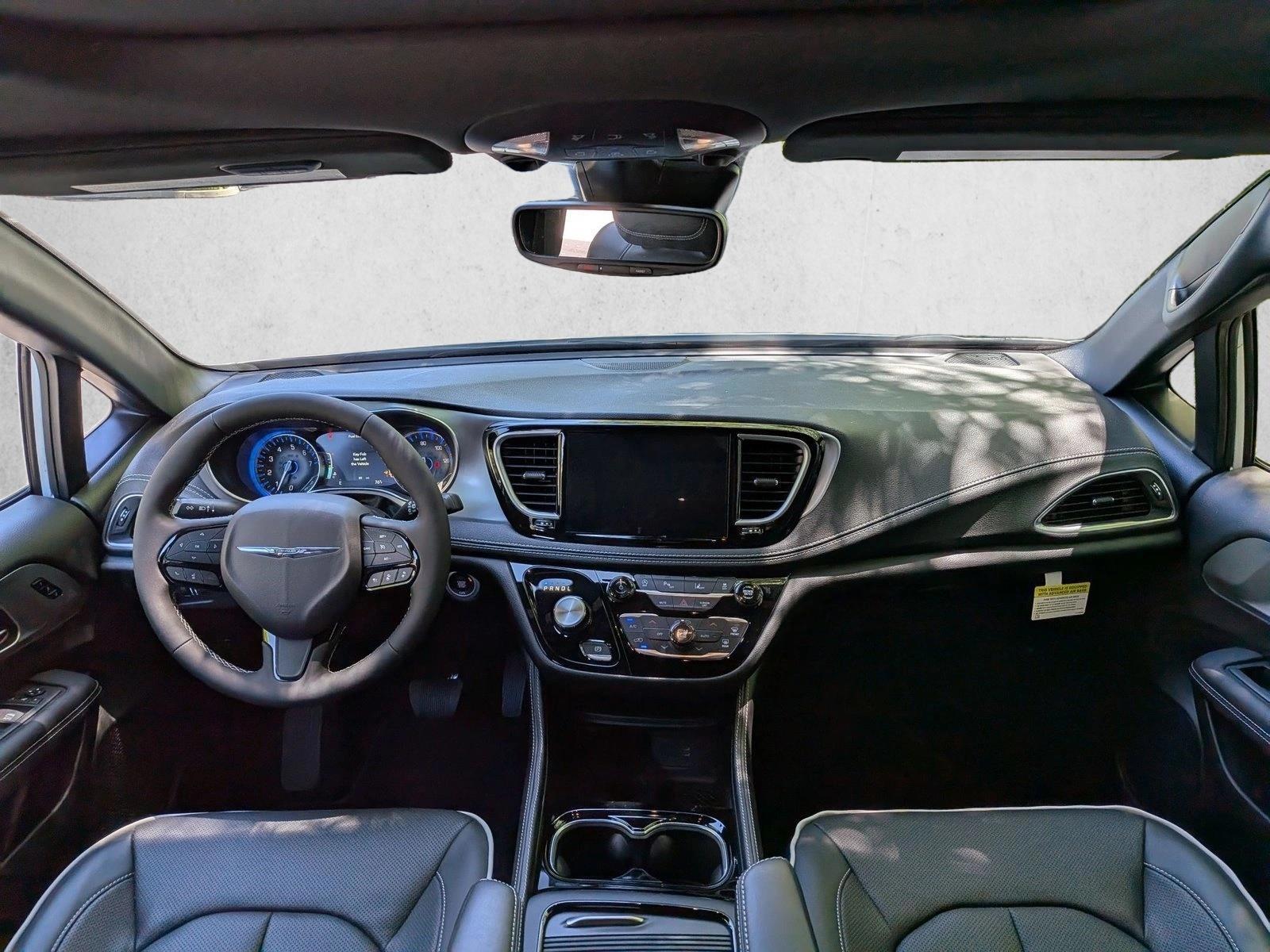 Thumbnail: 2026 Chrysler Pacifica - 4