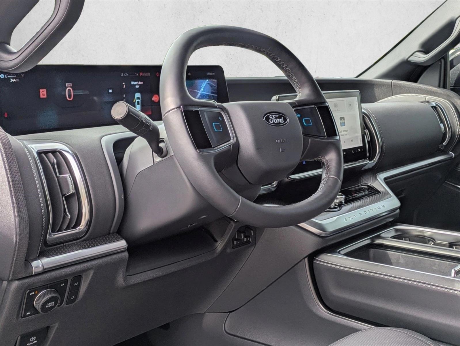 Thumbnail: 2026 Ford Expedition - 3