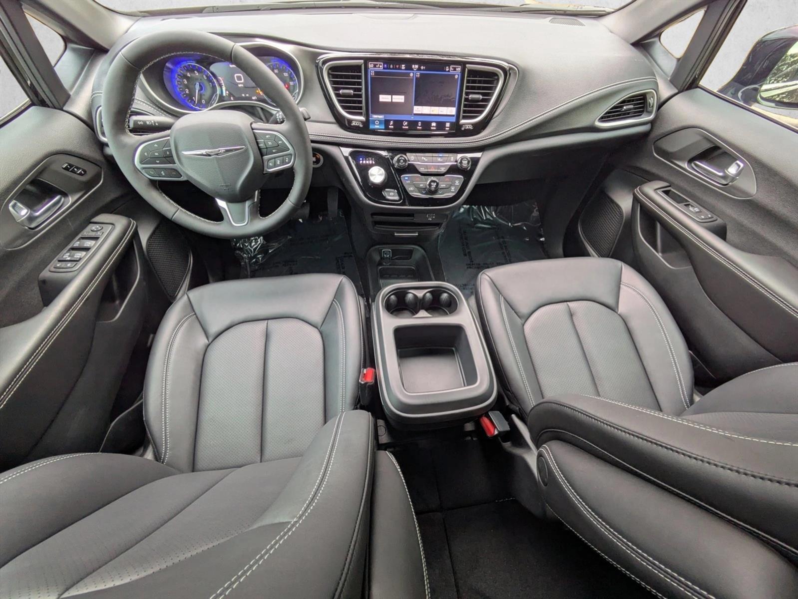 Thumbnail: 2026 Chrysler Pacifica - 3