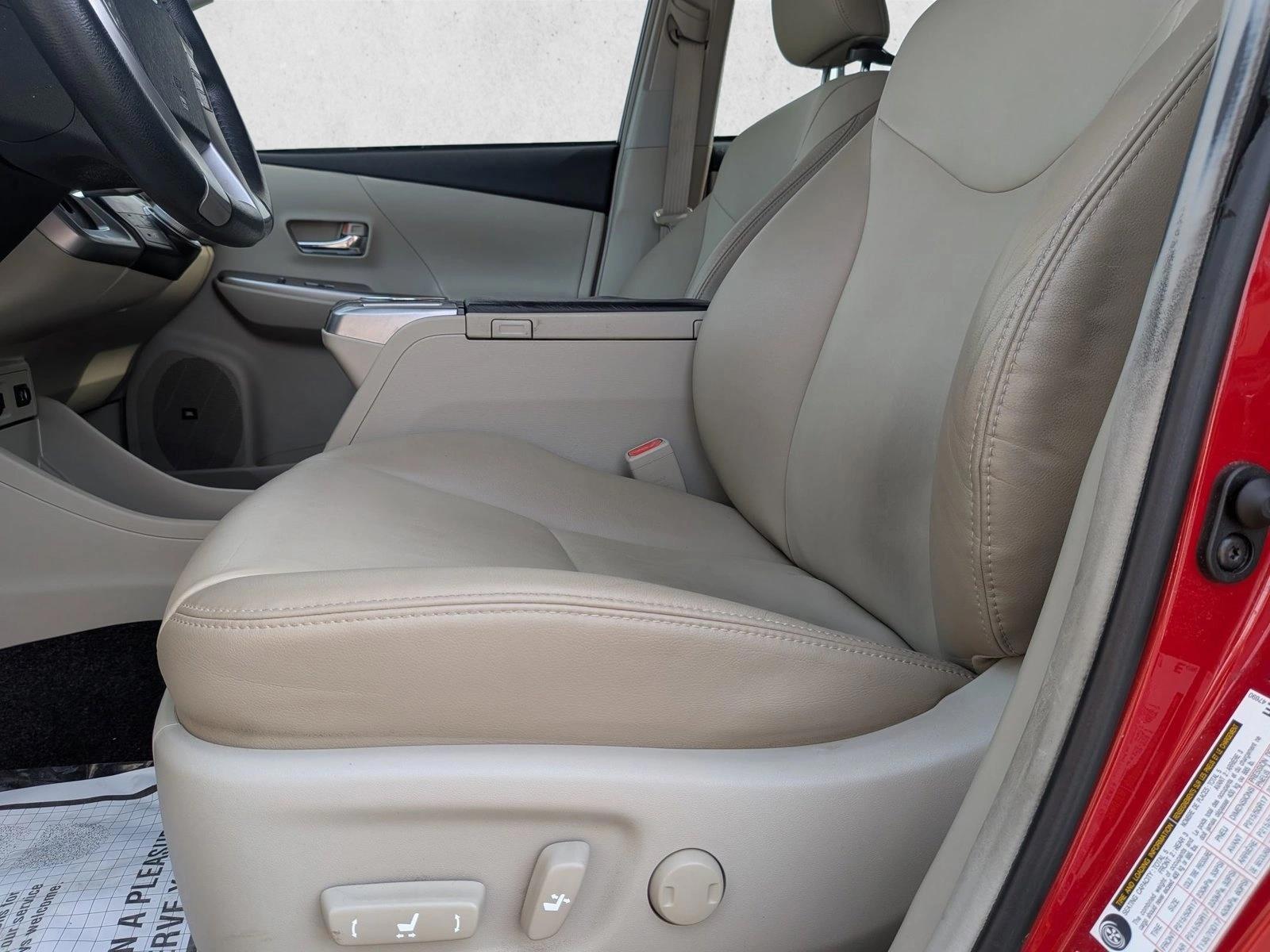 Thumbnail: 2016 Toyota Prius v - 4