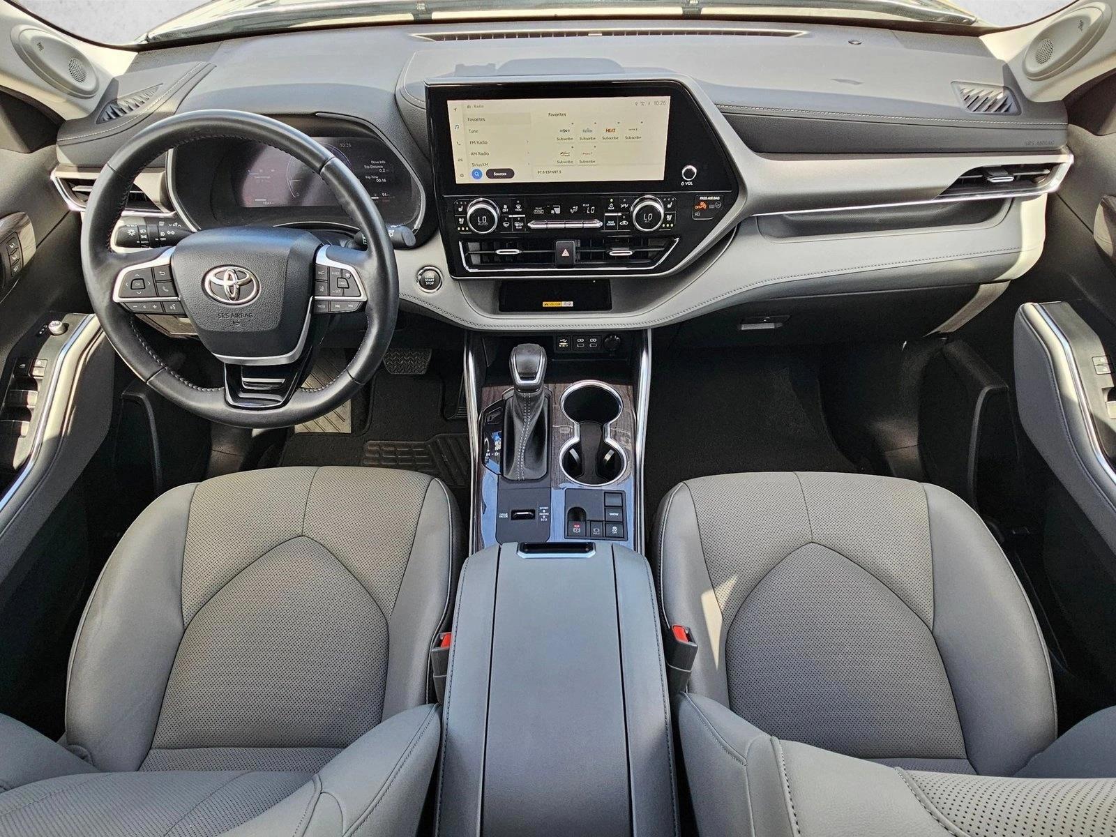 Thumbnail: 2023 Toyota Highlander - 3