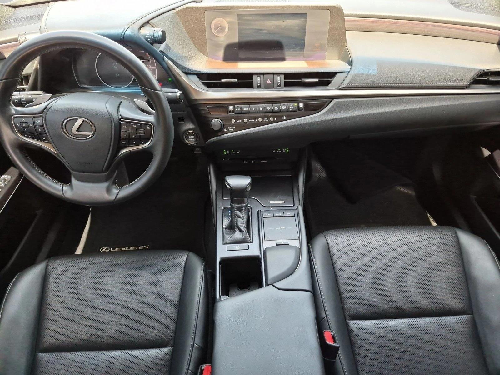 Thumbnail: 2020 Lexus ES - 3