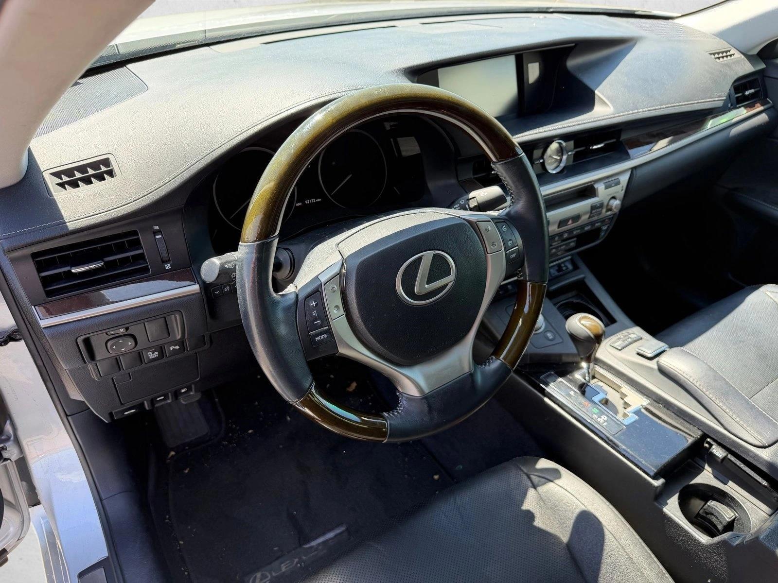 Thumbnail: 2014 Lexus ES - 3