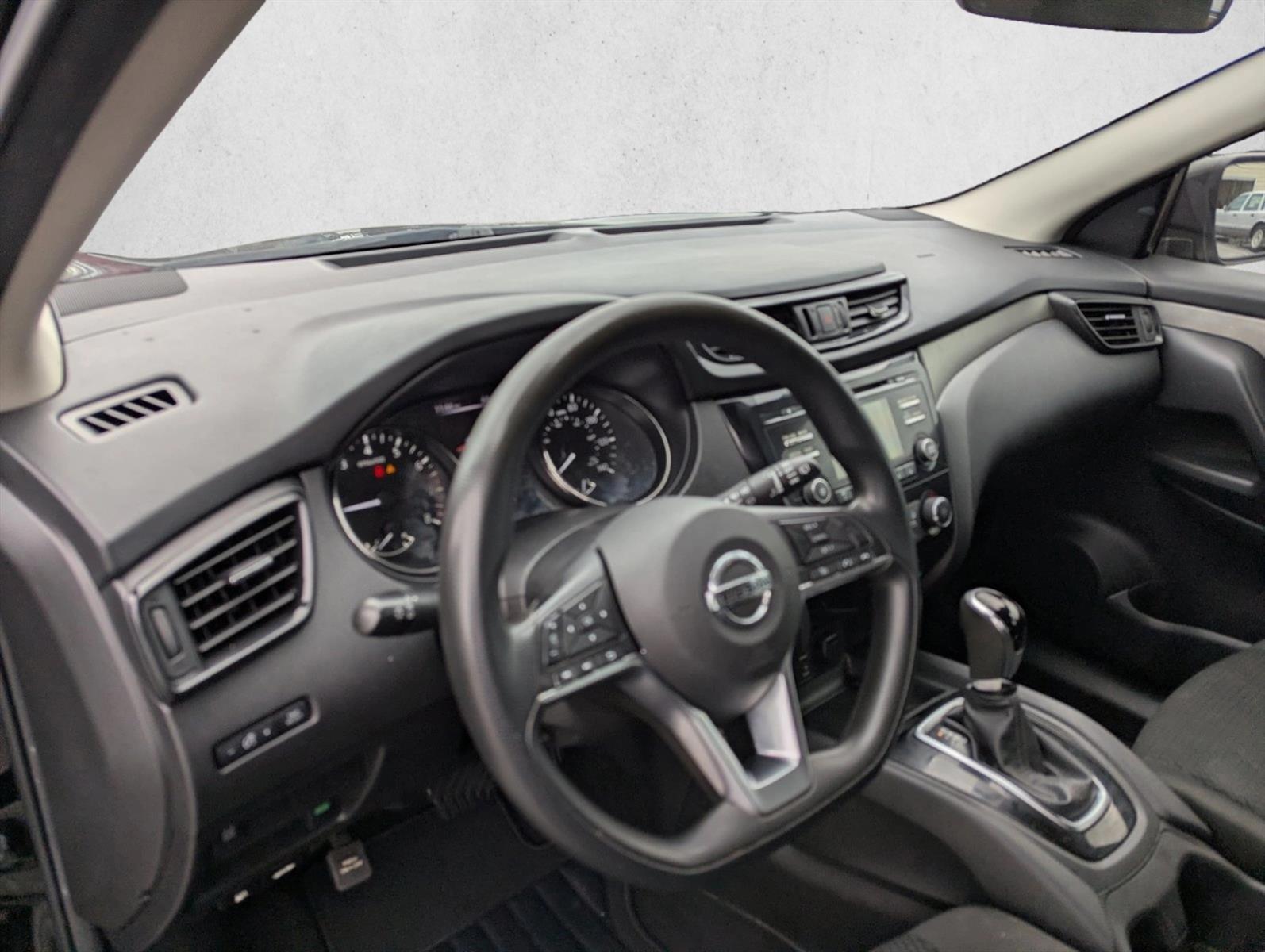 Thumbnail: 2018 Nissan Rogue Sport - 3