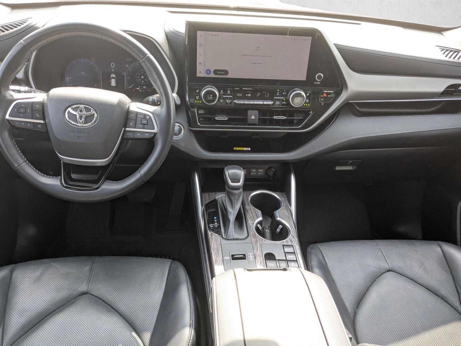 Thumbnail: 2023 Toyota Highlander - 3