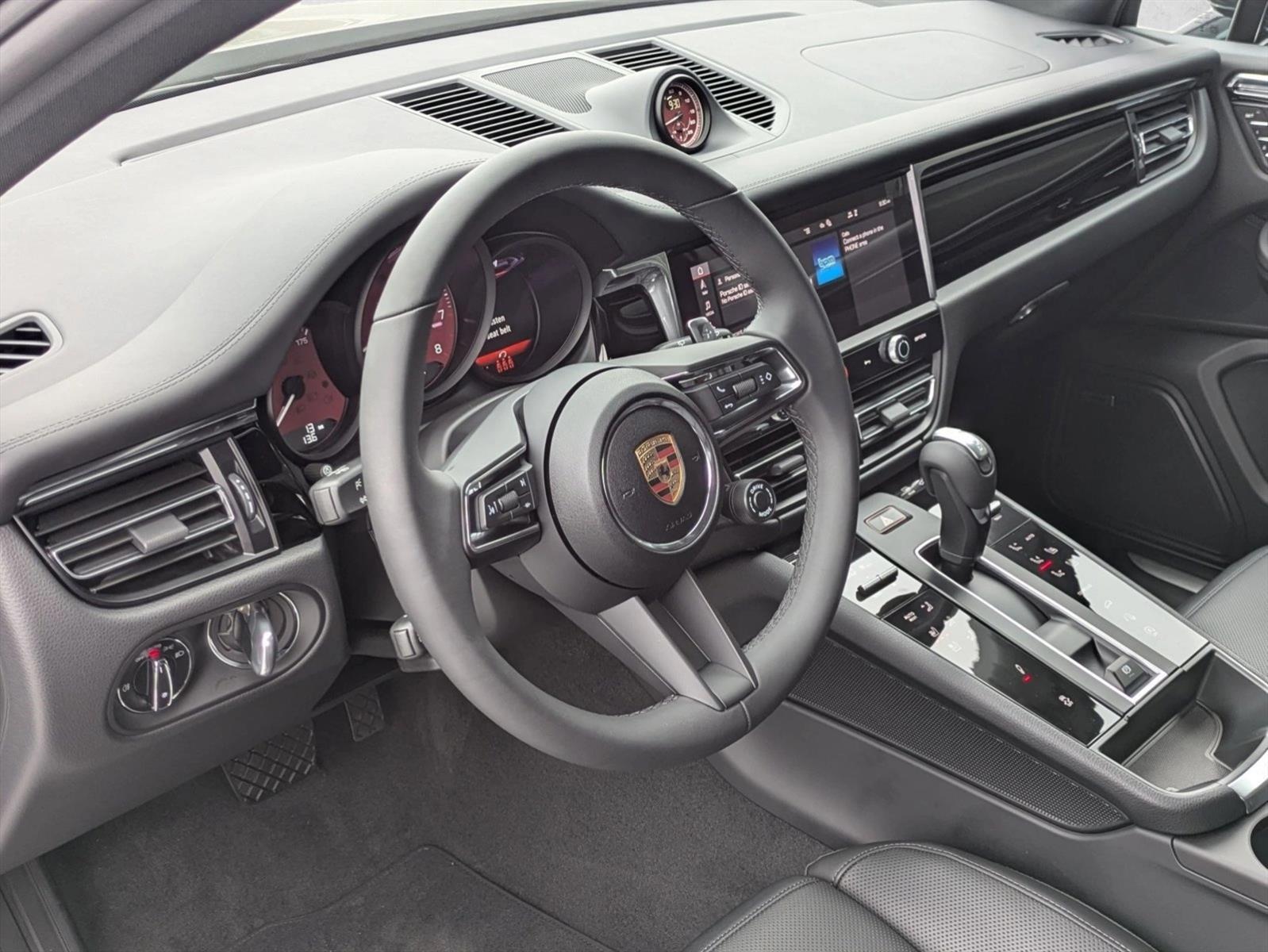 Thumbnail: 2025 Porsche Macan - 3