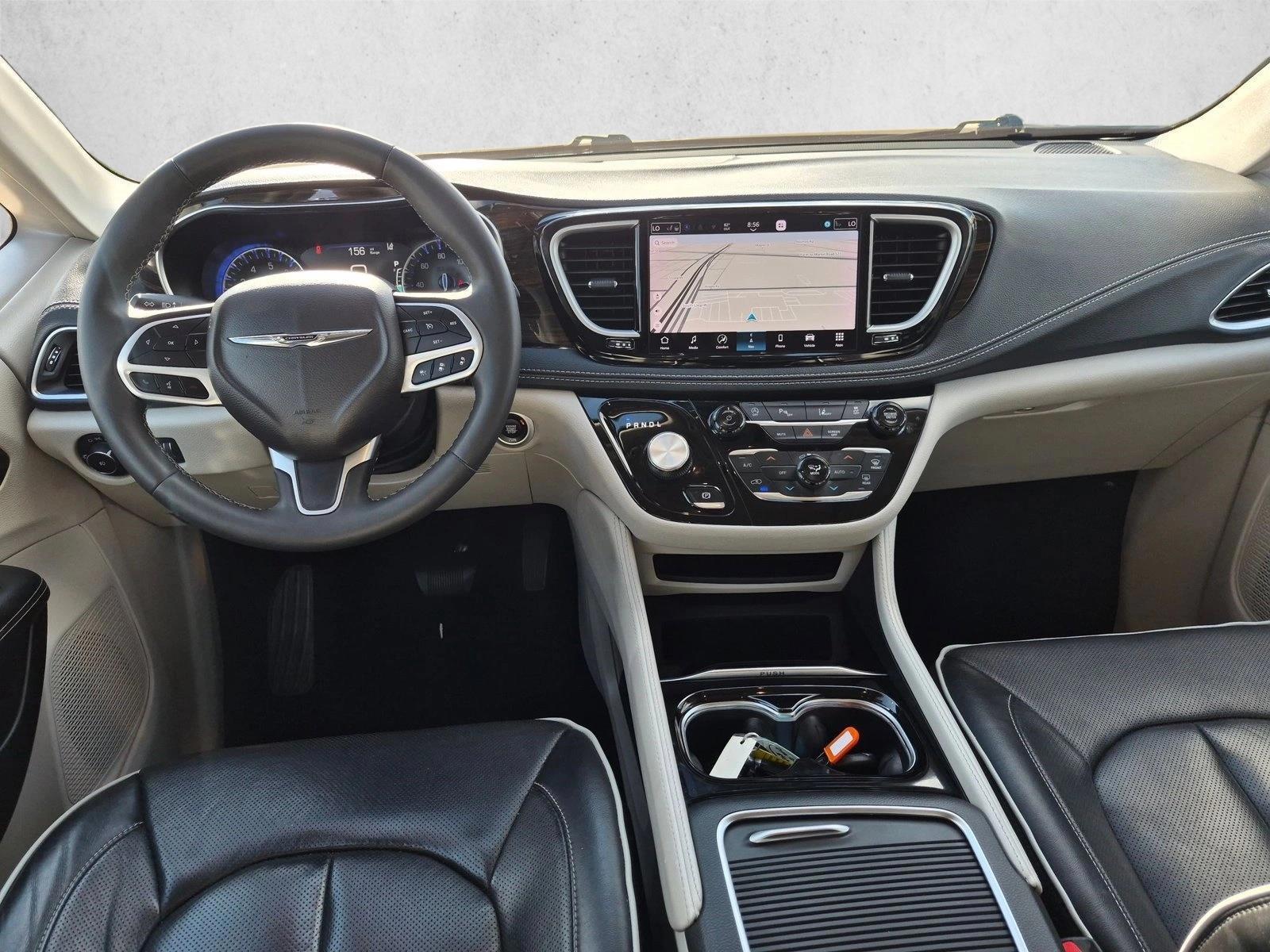 Thumbnail: 2023 Chrysler Pacifica - 3