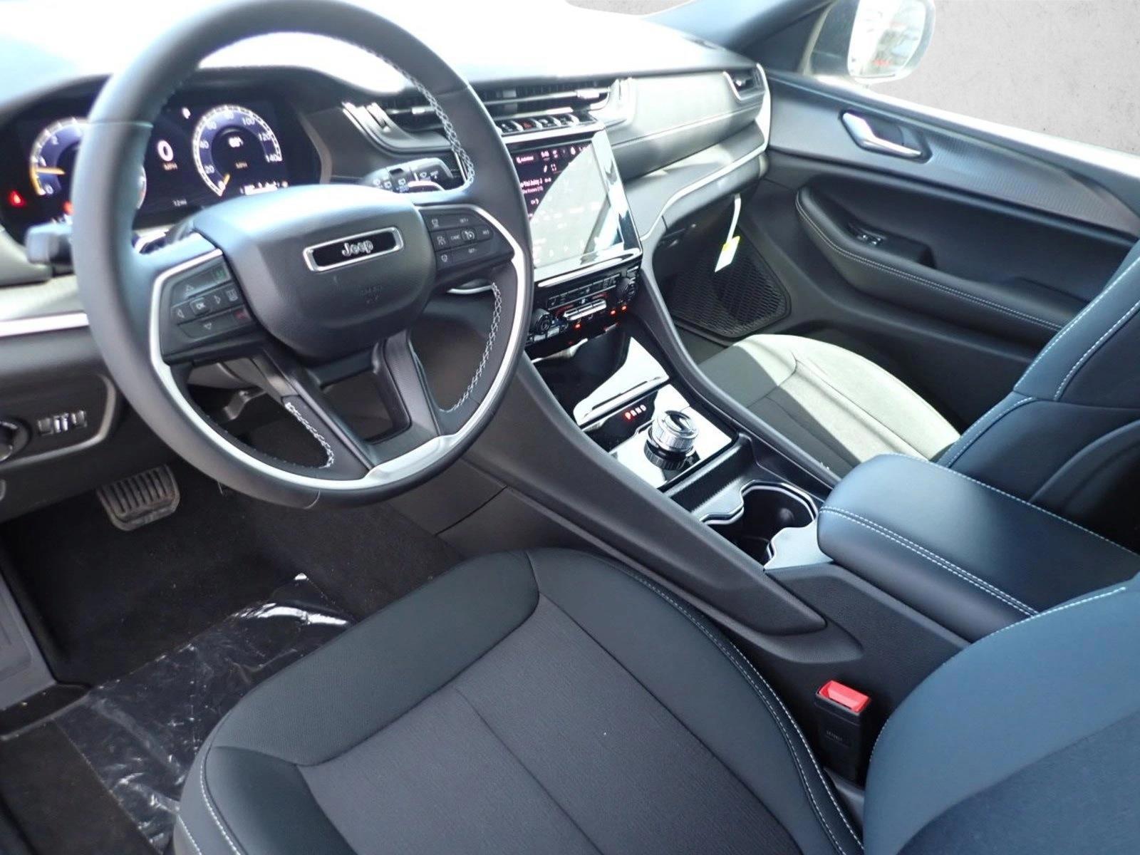 Thumbnail: 2026 Jeep Grand Cherokee L - 3