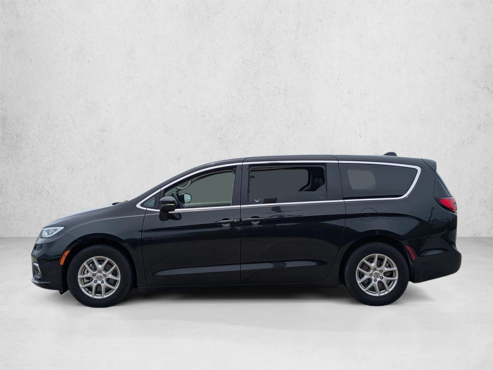 Thumbnail: 2023 Chrysler Pacifica - 2