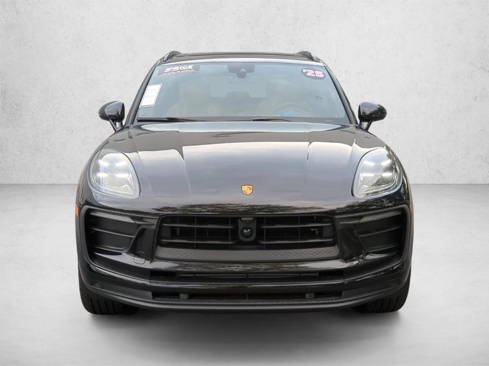 2025 Porsche Macan T - Photo 6