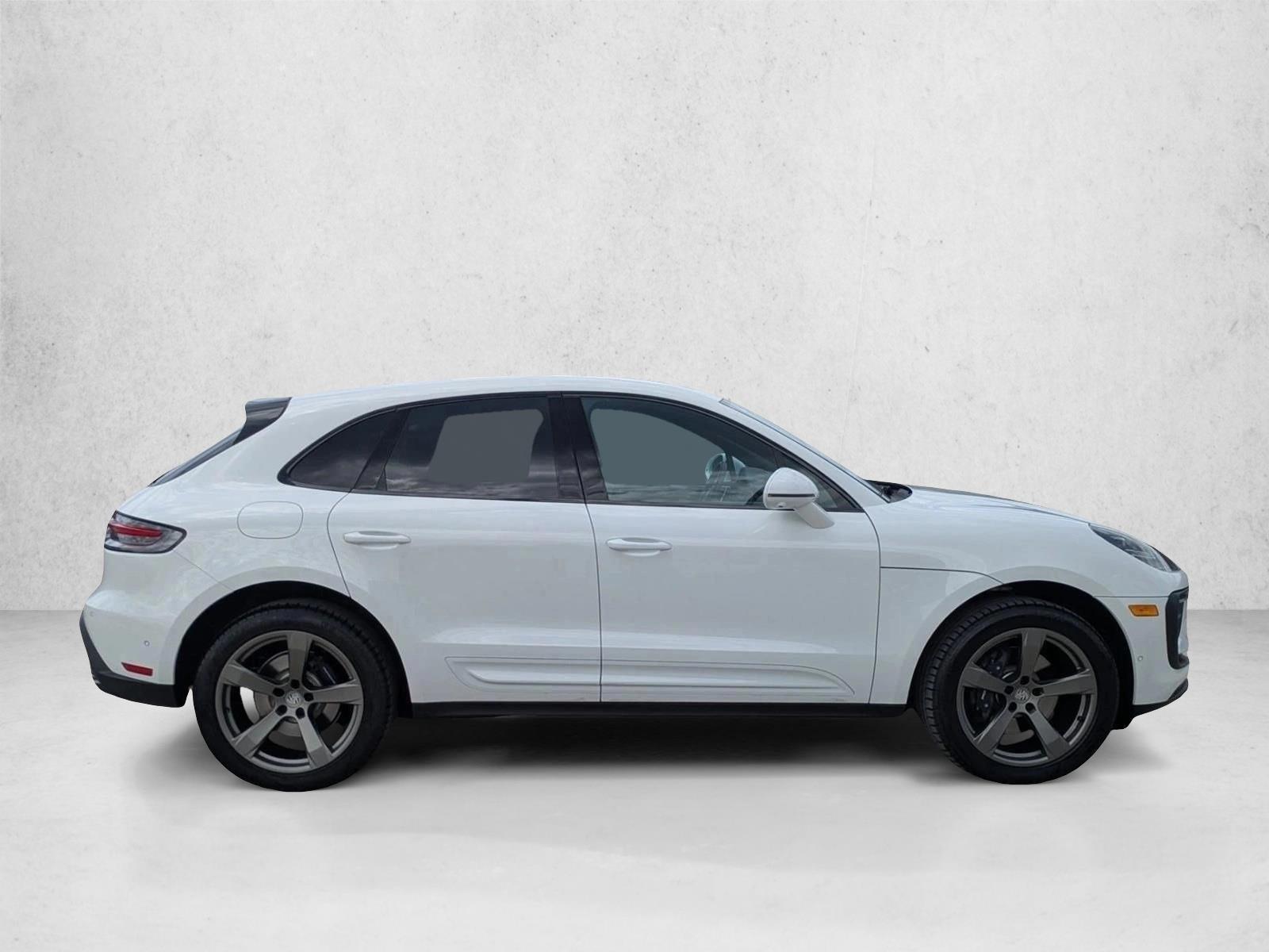 2025 Porsche Macan T - Photo 8