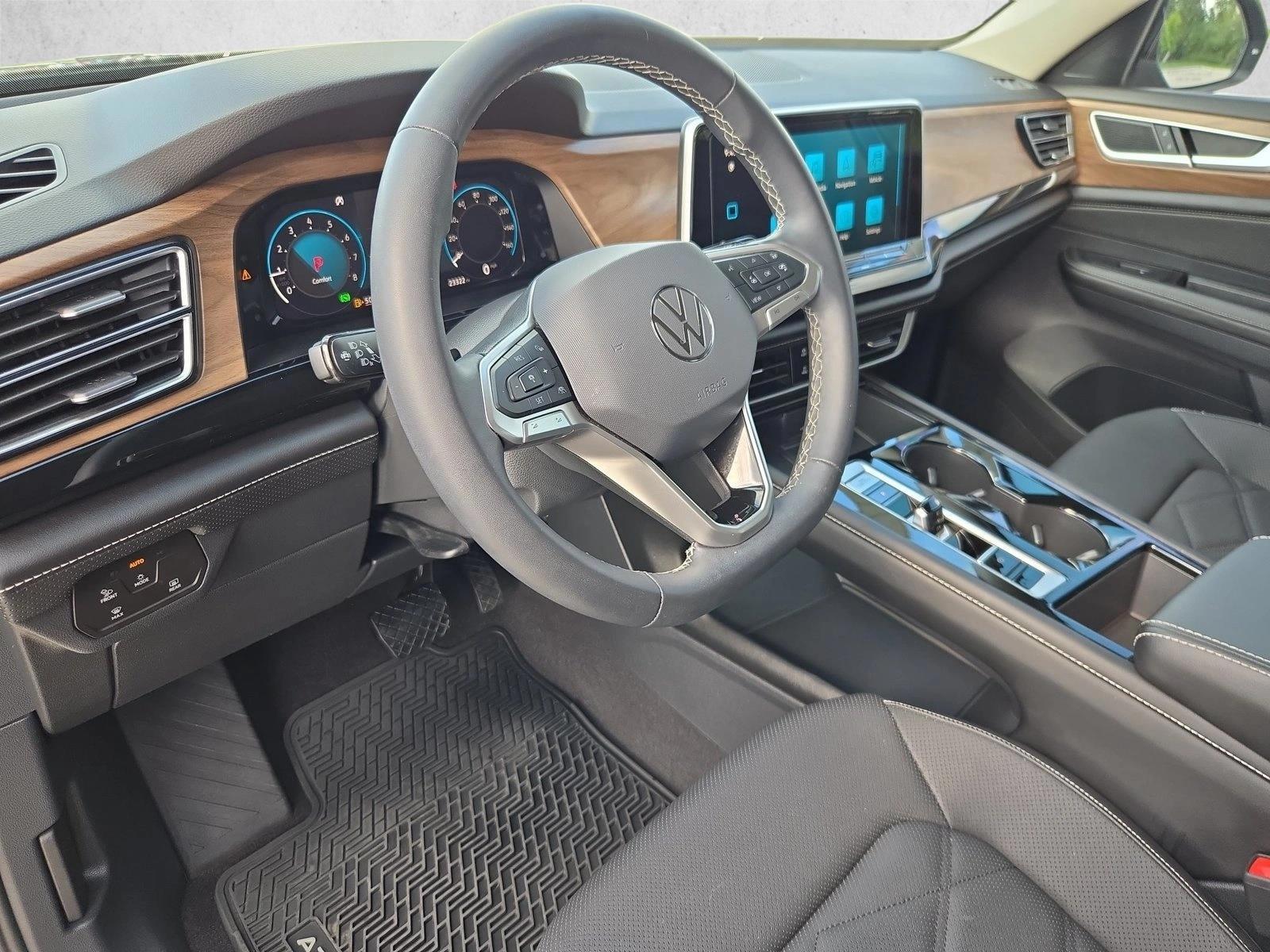 Thumbnail: 2024 Volkswagen Atlas - 3