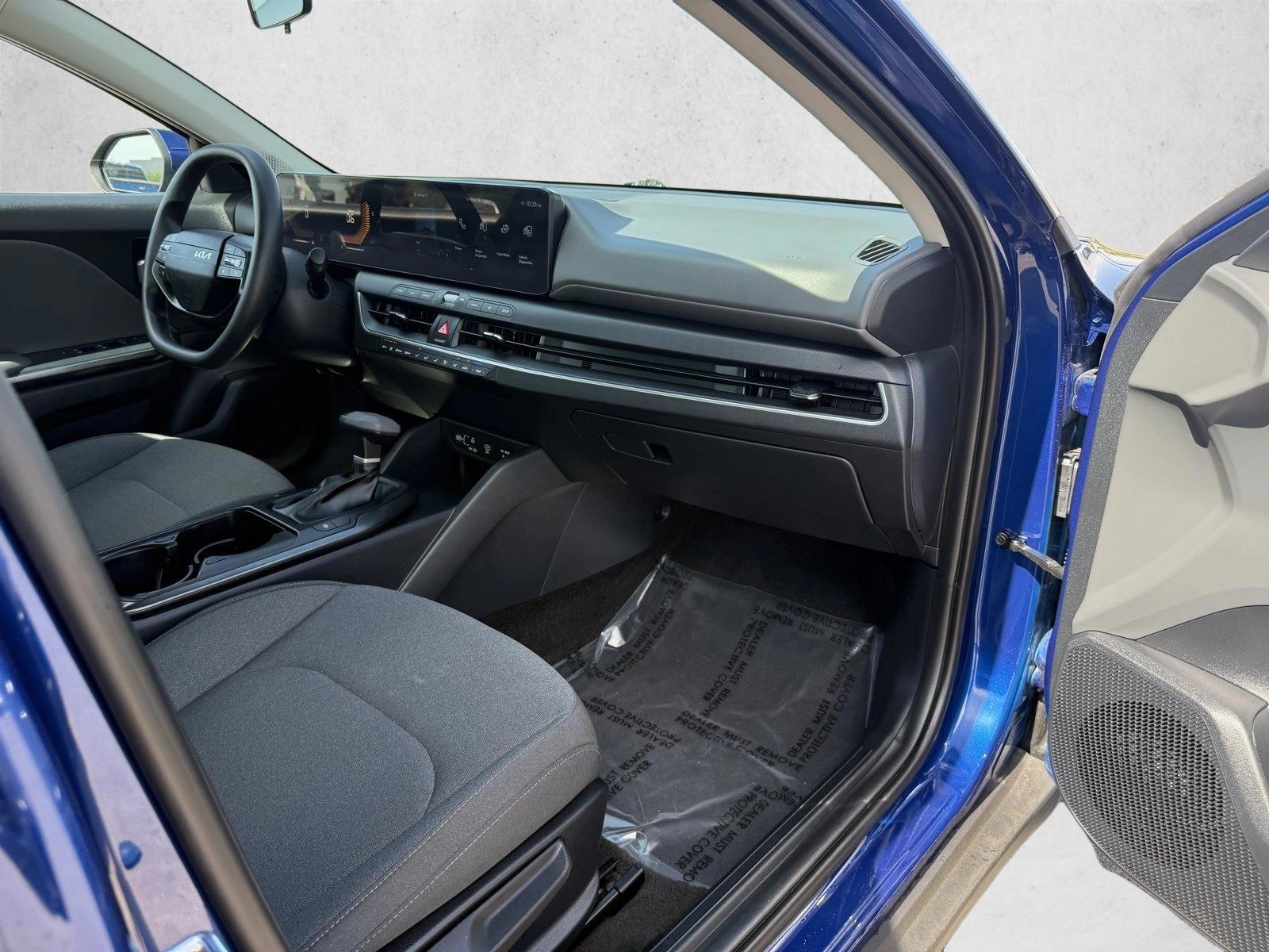 2025 Kia K4 LXS - Photo 12