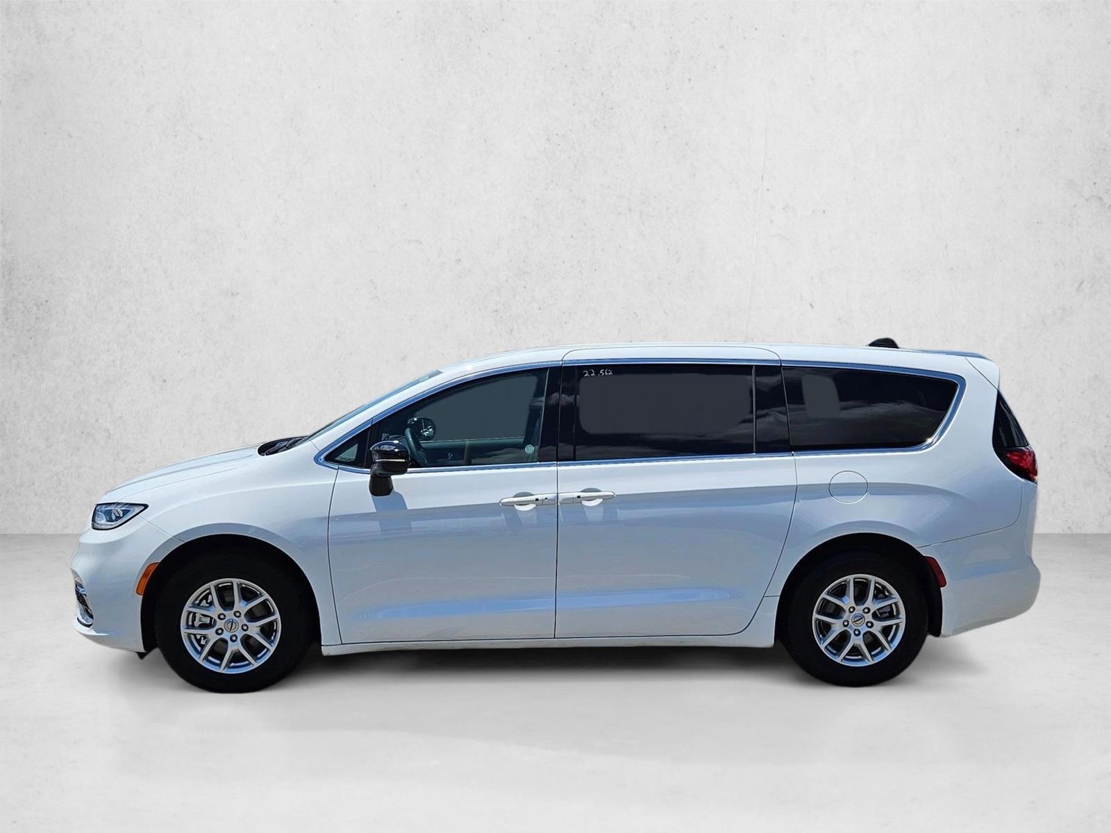 Thumbnail: 2025 Chrysler Pacifica - 2