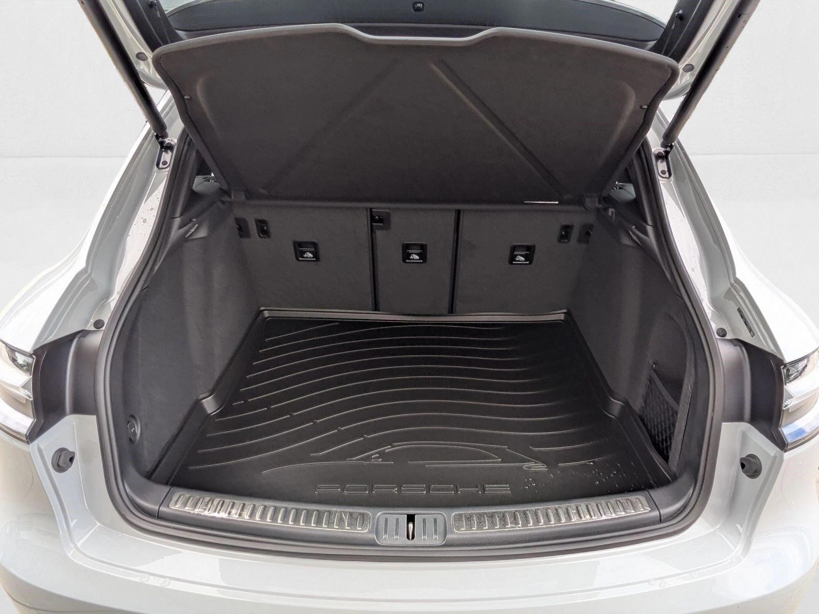 2026 Porsche Macan T - Photo 23
