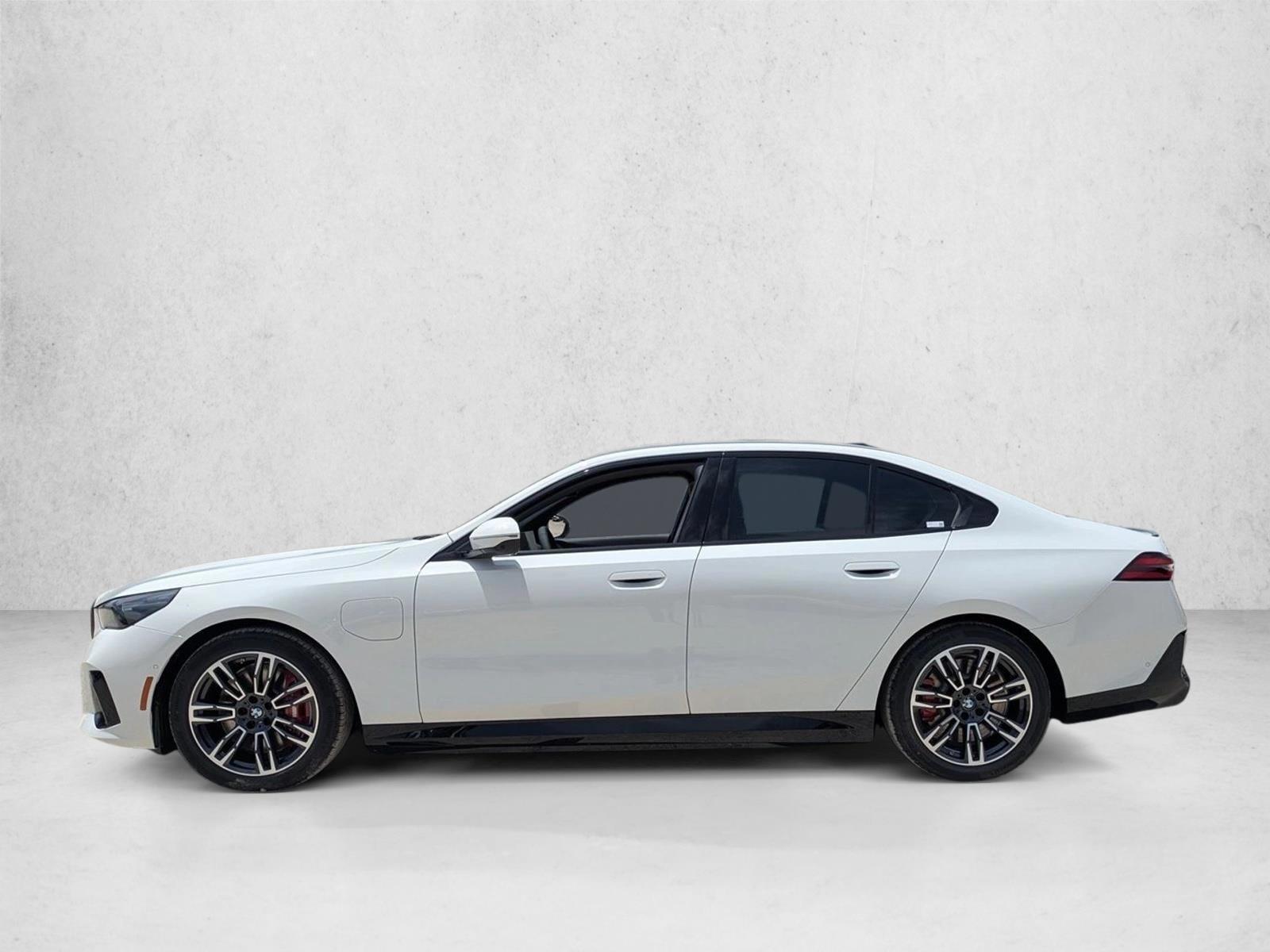 Thumbnail: 2027 BMW 5 Series - 2