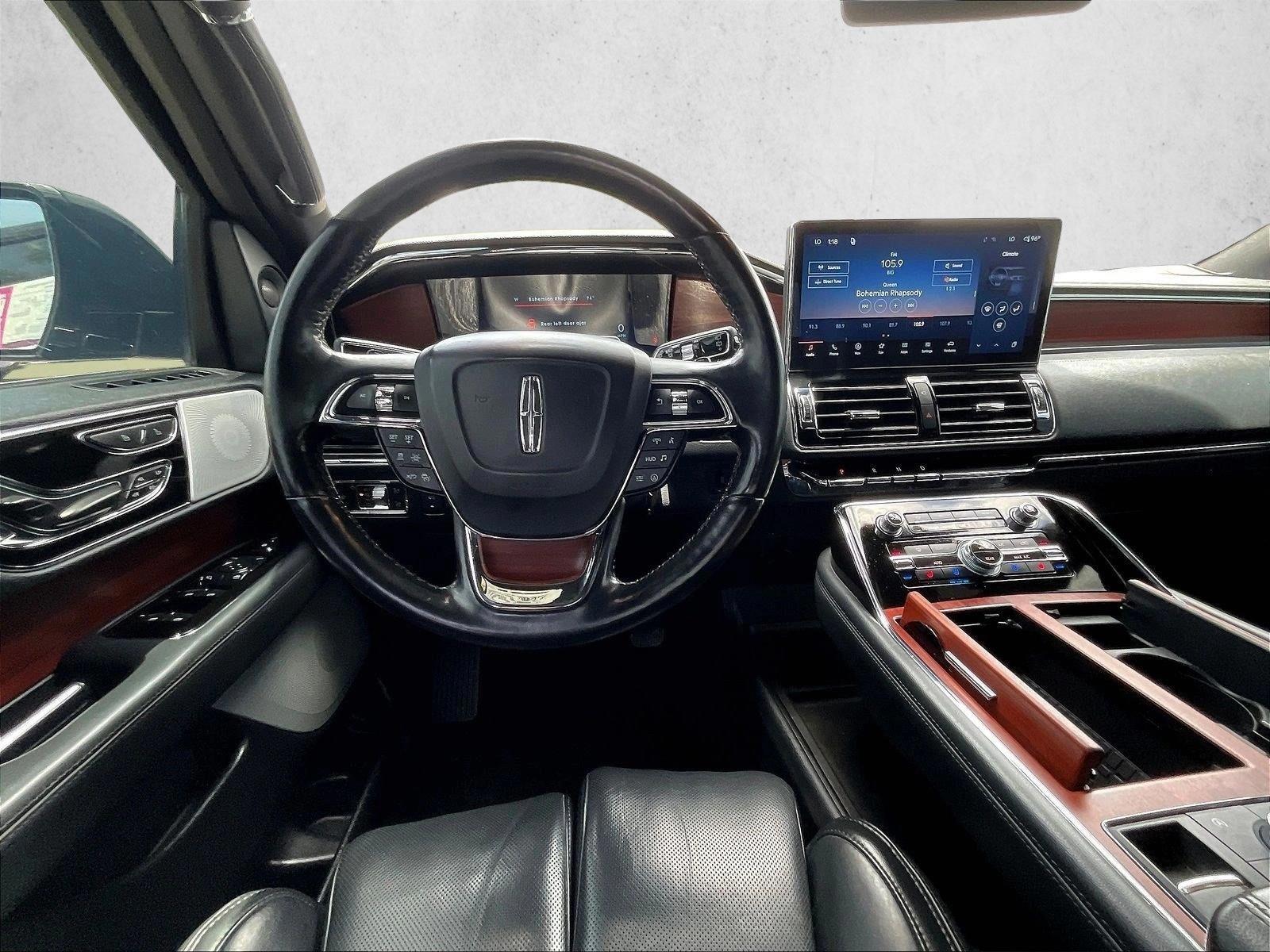 Thumbnail: 2023 Lincoln Navigator L - 3