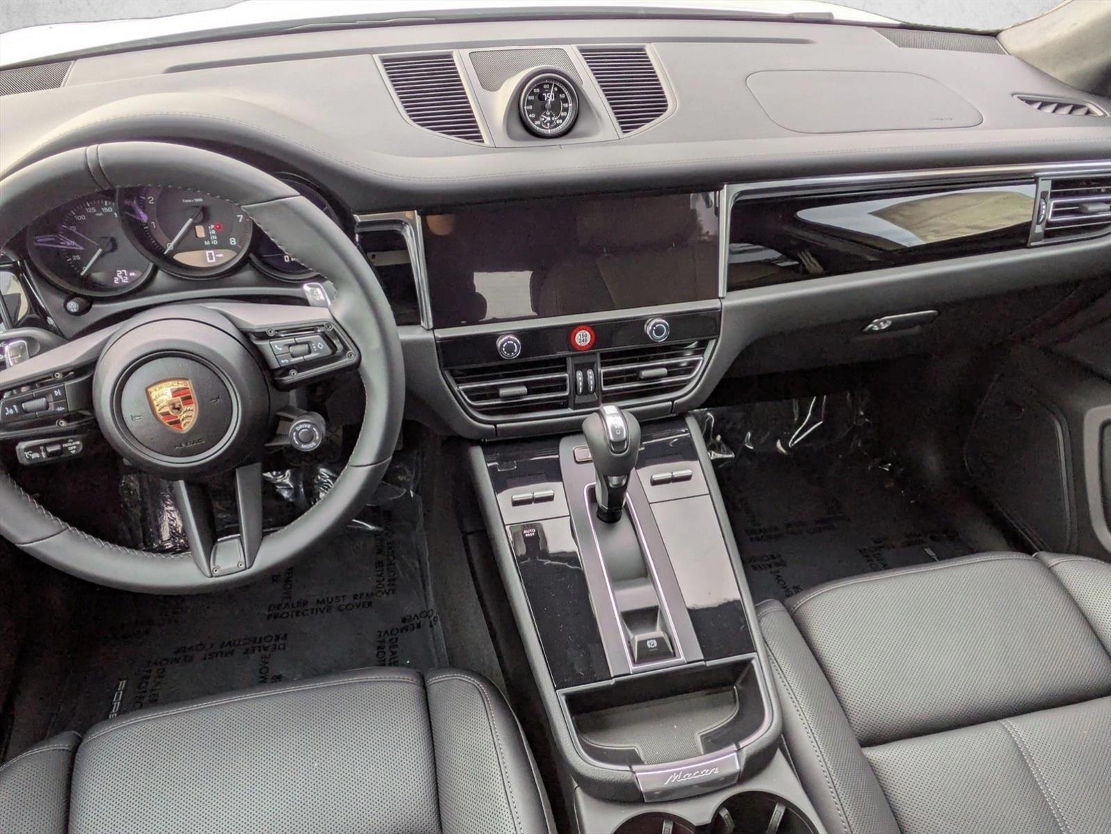 Thumbnail: 2025 Porsche Macan - 3