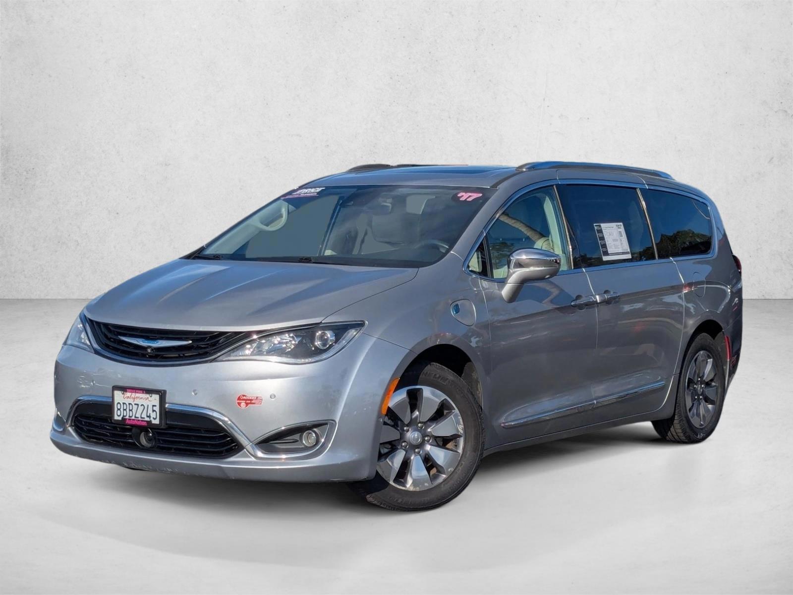 Thumbnail: 2017 Chrysler Pacifica - 1