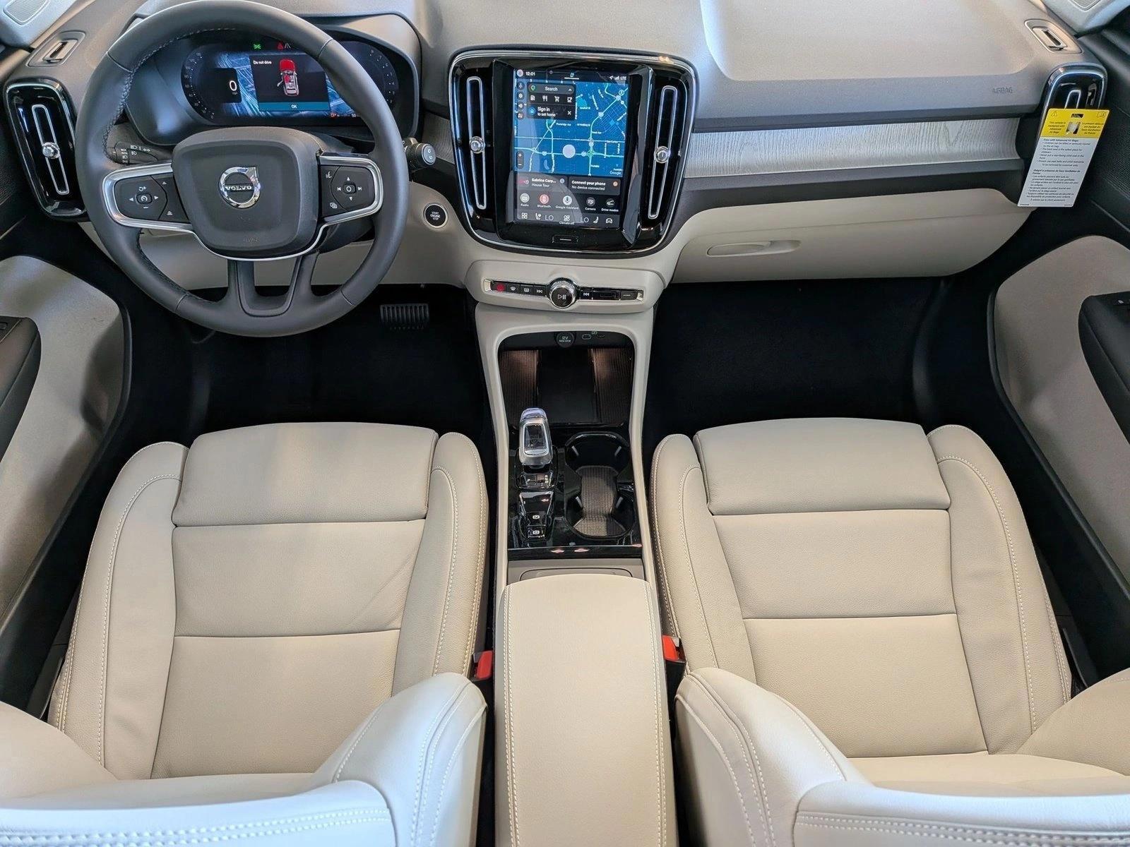 Thumbnail: 2026 Volvo XC40 - 4