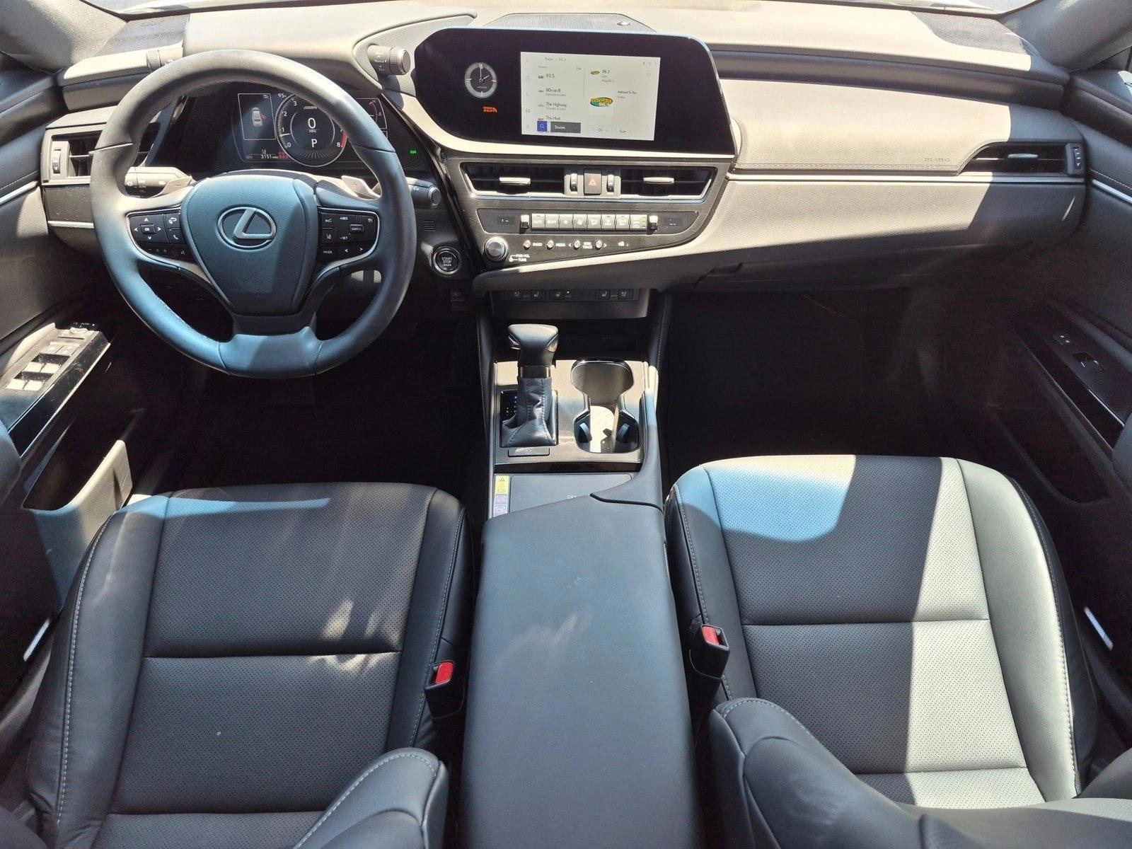 Thumbnail: 2025 Lexus ES - 4
