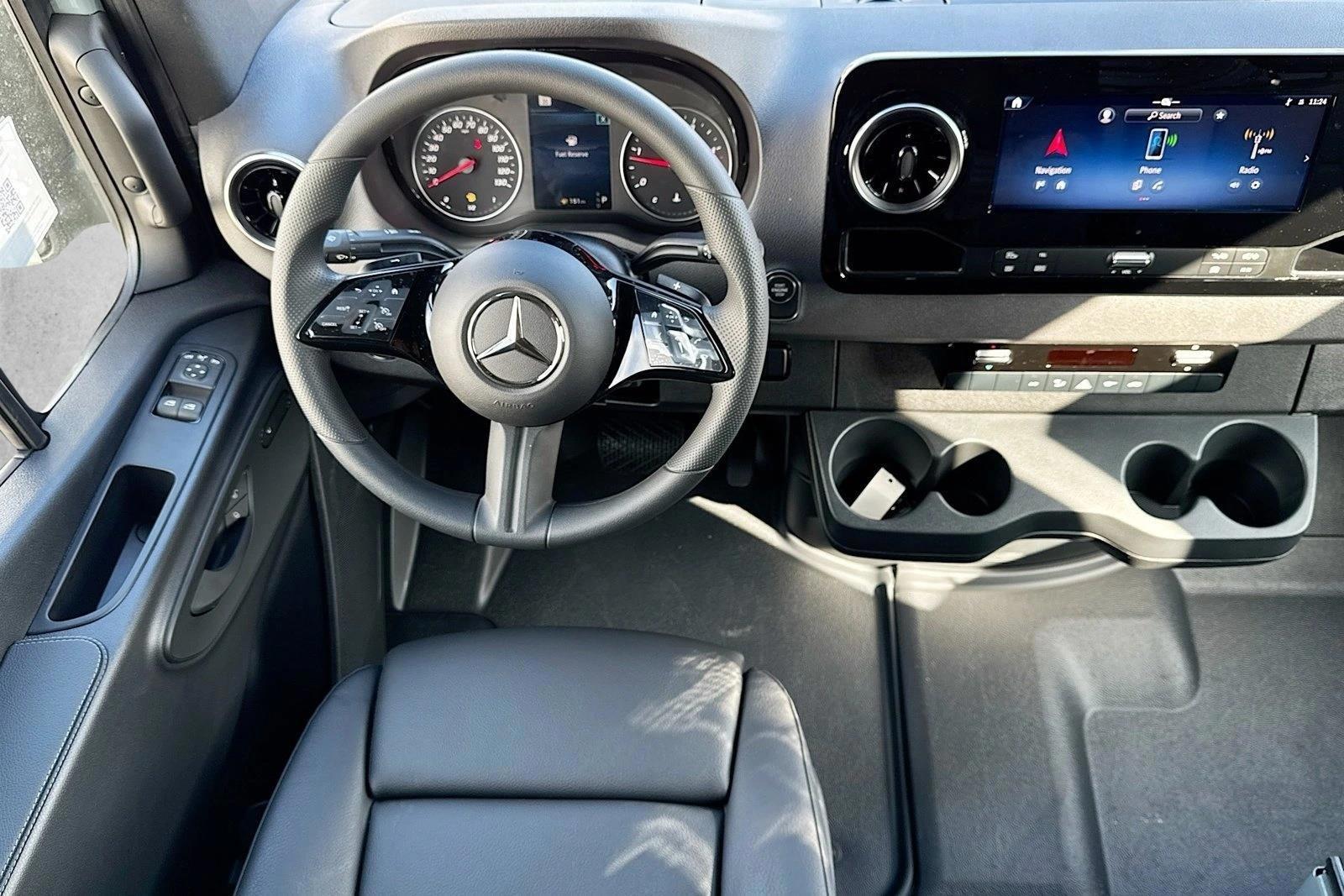 Thumbnail: 2026 Mercedes-Benz Sprinter - 4