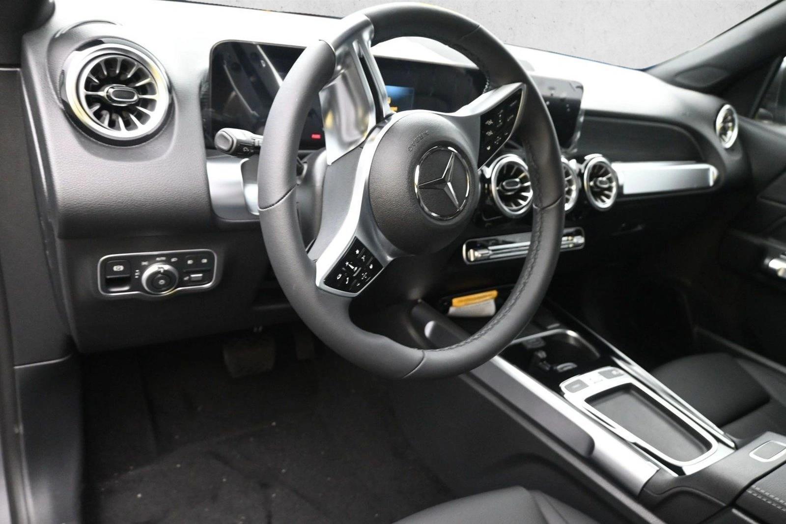 Thumbnail: 2026 Mercedes-Benz GLB - 2