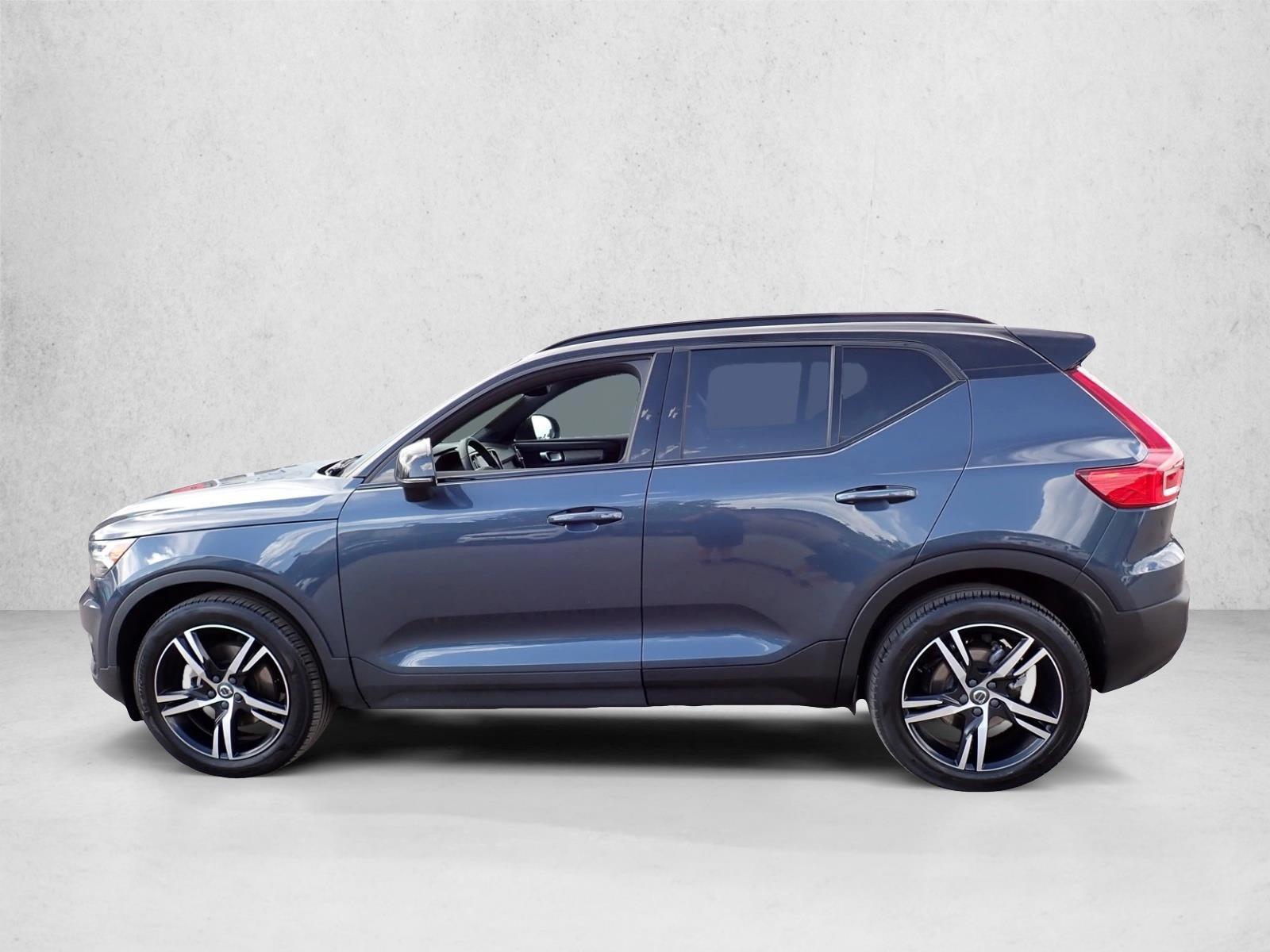 Thumbnail: 2022 Volvo XC40 - 2
