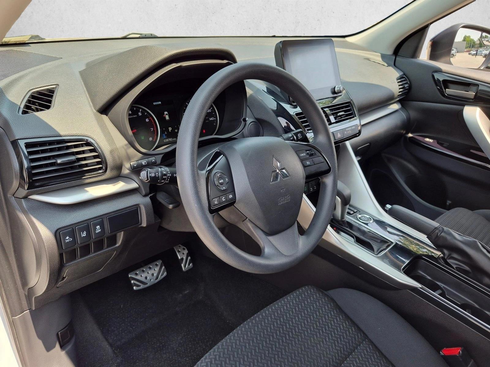 Thumbnail: 2022 Mitsubishi Eclipse Cross - 3