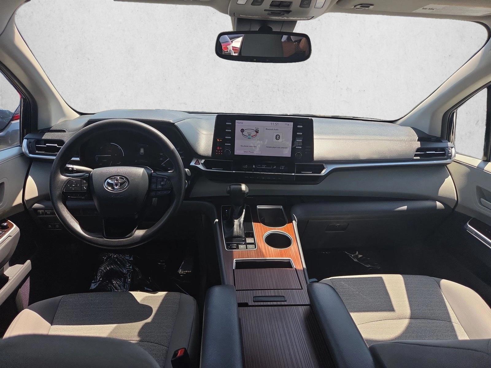 Thumbnail: 2022 Toyota Sienna - 4