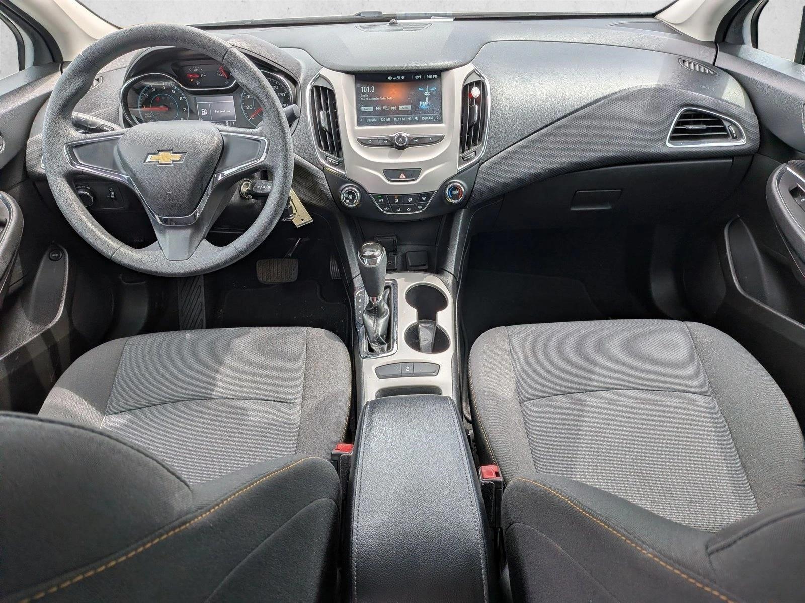 Thumbnail: 2018 Chevrolet Cruze - 4