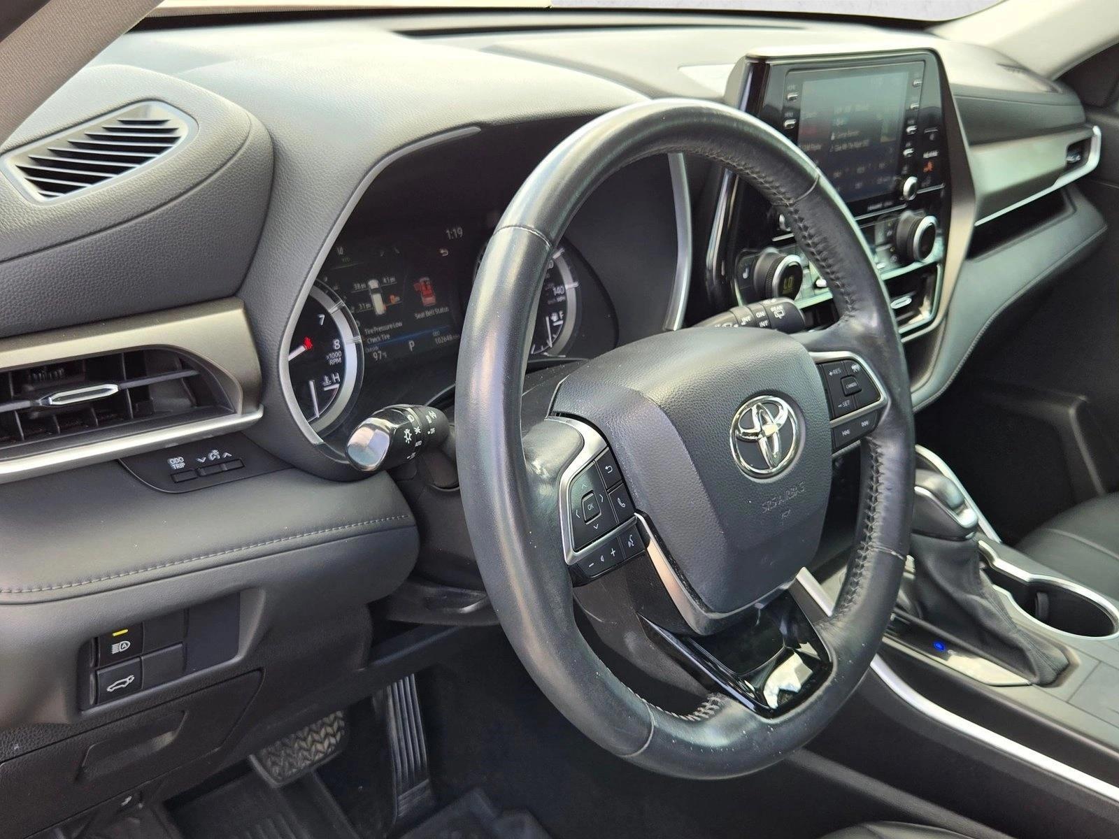 Thumbnail: 2021 Toyota Highlander - 3