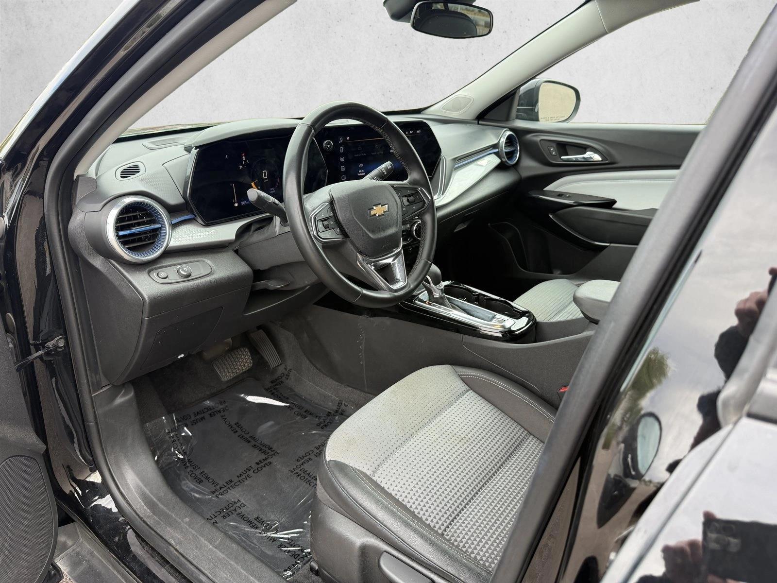 2025 Chevrolet Trax LT - Photo 10